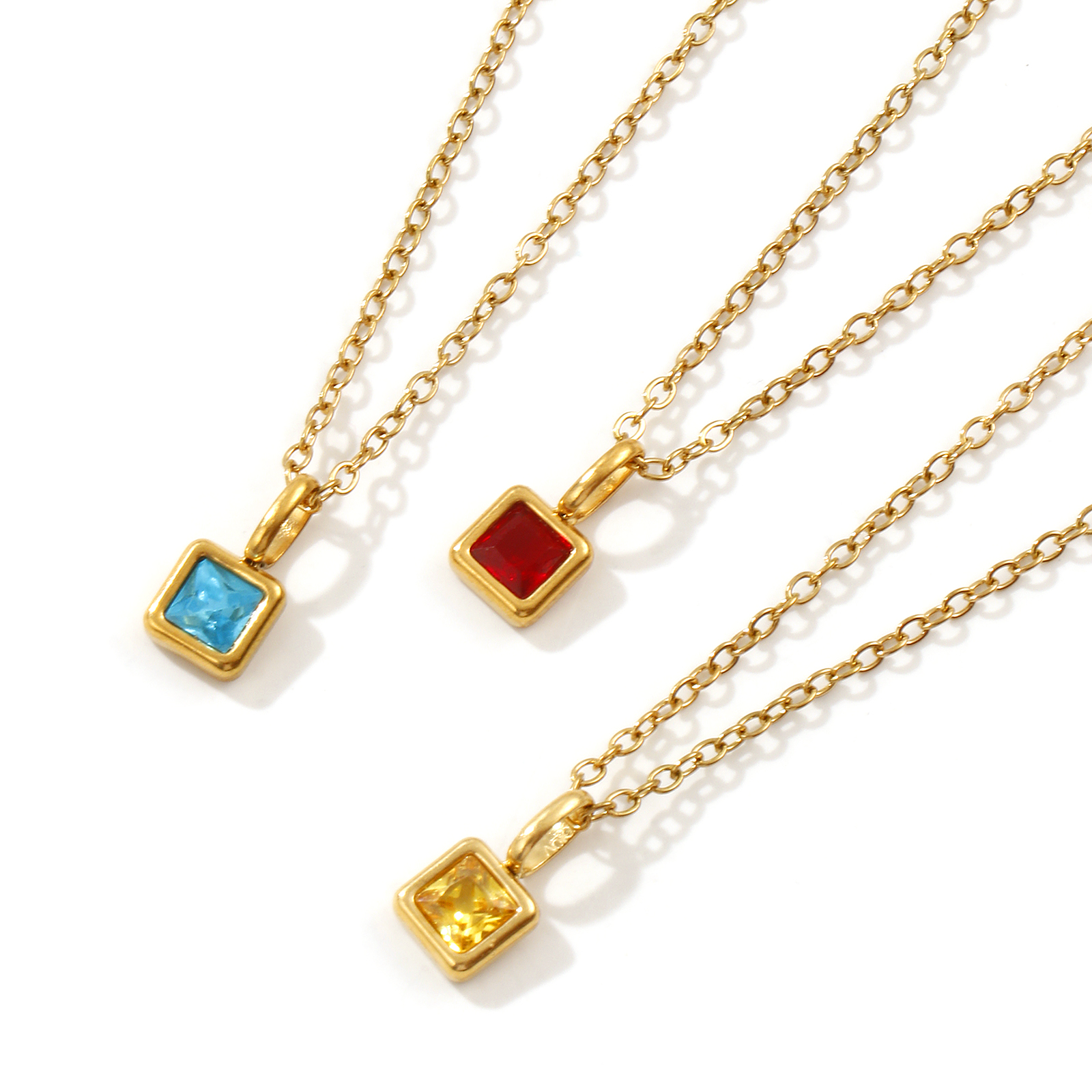 Image de Collier à Breloques Carré Plaqué Or Véritable 18K en 304 Acier Inoxydable & Zirconia Cubique Pour Femmes, Chaîne Maille Forçat 45cm + 5cm, Pierres de Naissance Exquis Cadeau, Revêtement sous Vide PVD Respectueux de l'Environnement, 1 Pièce