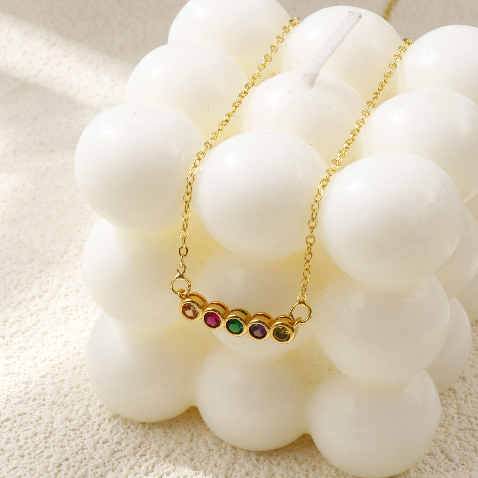 Image de Collier à Breloques Rond Plaqué Or Véritable 18K en Laiton Pour Femmes, Chaîne Maille Forçat à Zircone Cubique Multicolore Pierres de Naissance Minimaliste Cadeau, Respectueux de la Nature, 1 Pièce
