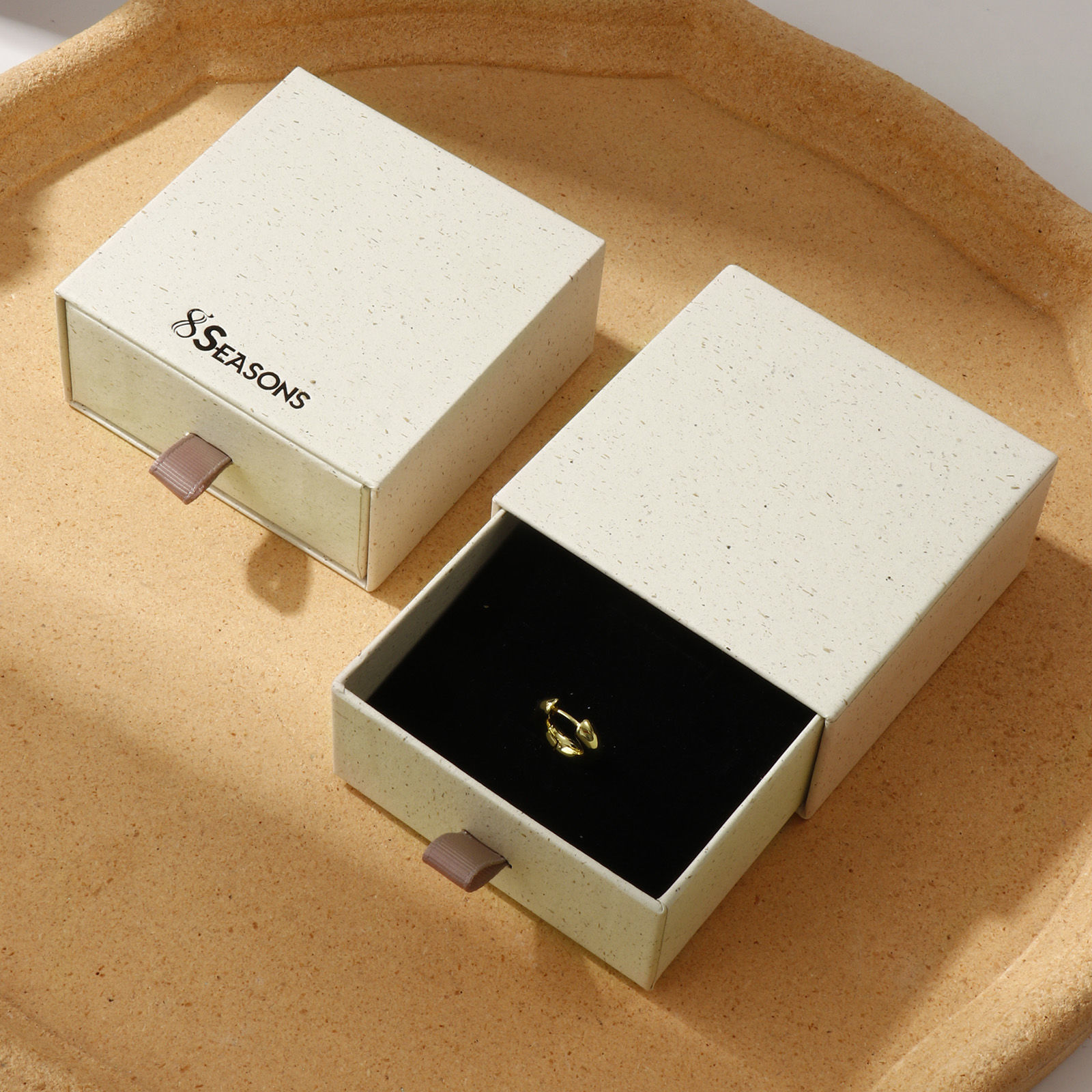 Image de 1 Pièce Boîte-Cadeau à Bijoux à Tiroir Coulissant en Papier Carré Crème 8cm x 8cm x 3.6cm