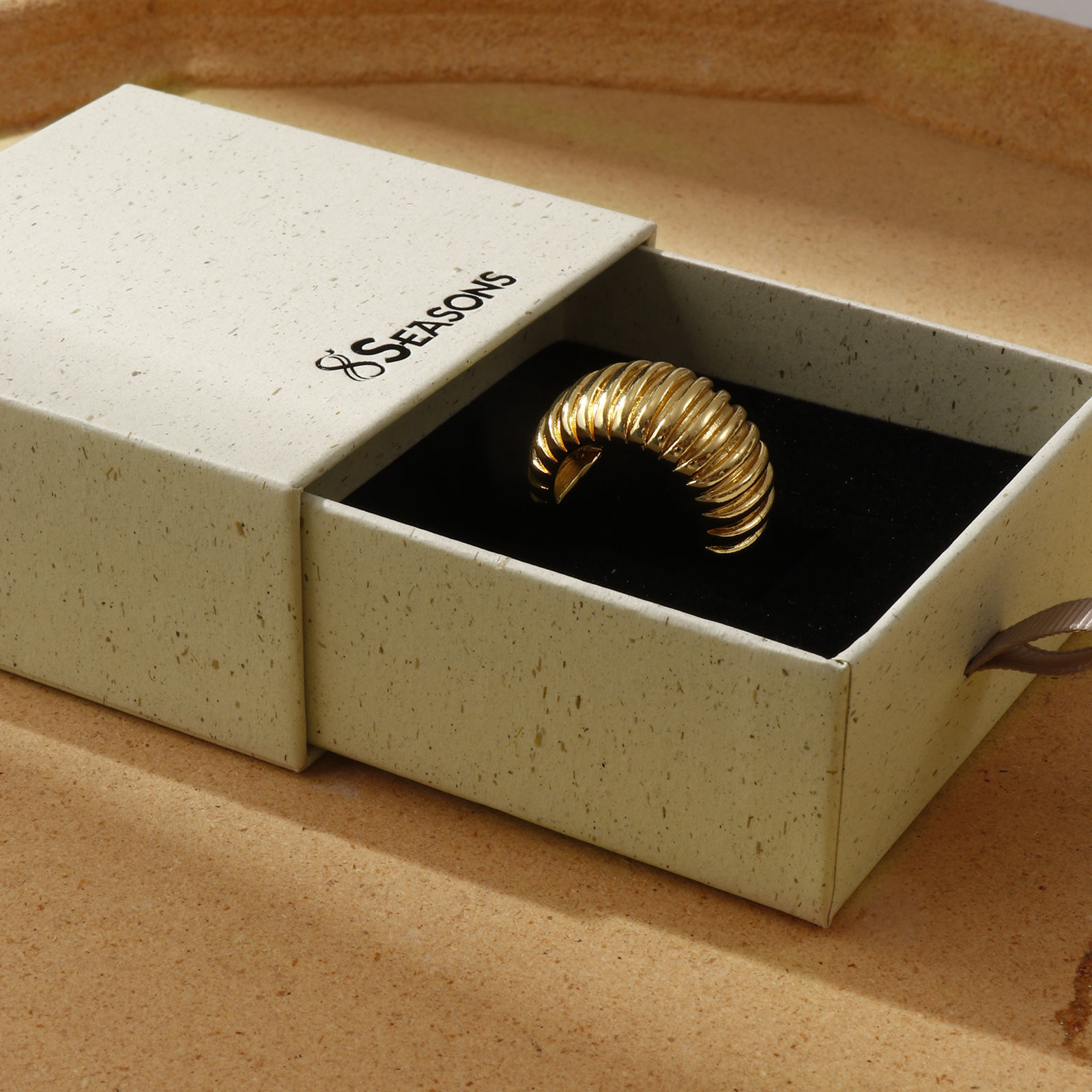 Image de 1 Pièce Boîte-Cadeau à Bijoux à Tiroir Coulissant en Papier Carré Crème 8cm x 8cm x 3.6cm
