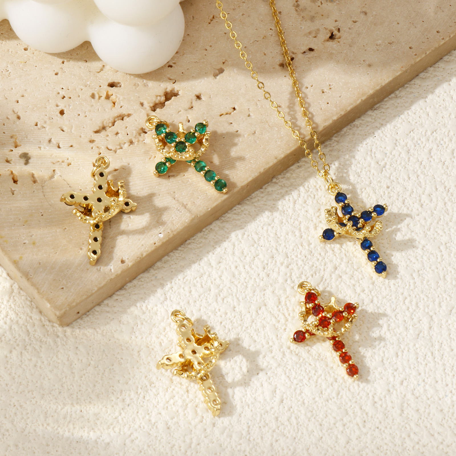 Imagen de 1 Unidad Respetuoso del Medio Ambiente Latón (sin cadmio)+ Circón Artificial Religión Colgantes 18K Oro Real Chapado Cruz Corona Micro Pave 29mm x 18mm