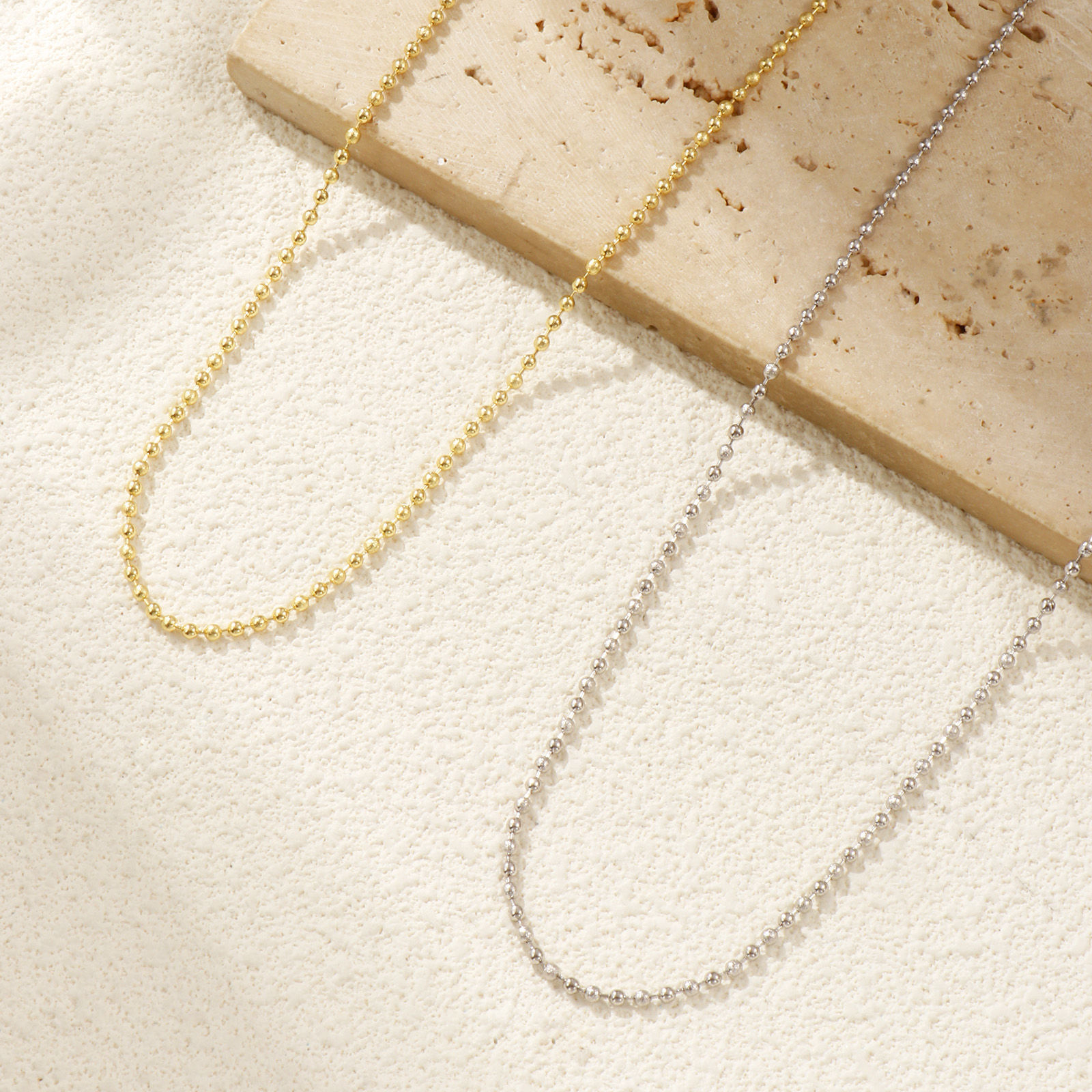 1 本 リアルゴールドメッキ ボールチェーン ネックレス、 真鍮 40cm + 5cm、 女性のため、 スターダスト、 ミニマリスト 素敵 プレゼント、 エコフレンドリー、 の画像