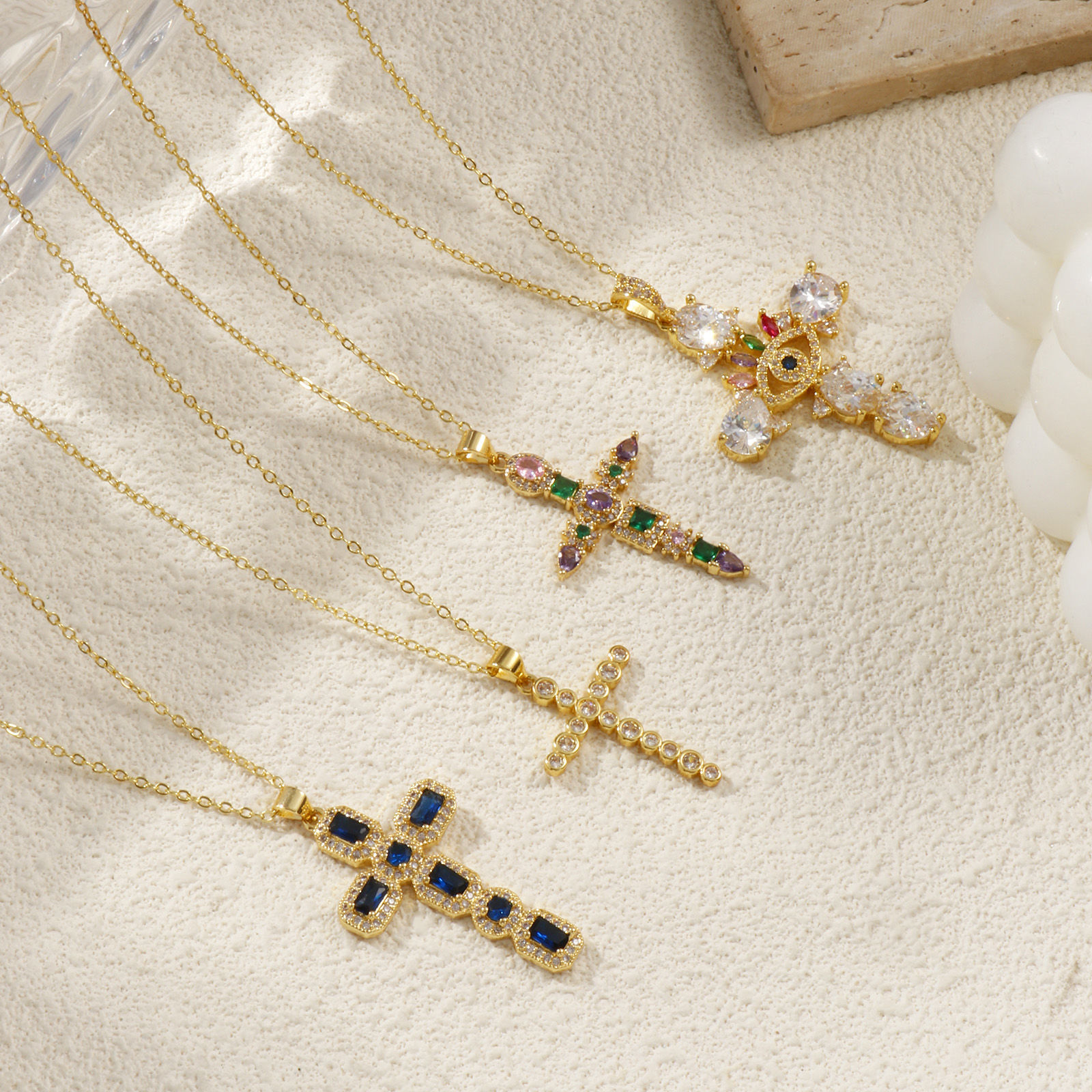 Image de Collier à Breloques Croix Plaqué Or Véritable 18K en Laiton Pour Femmes, Religieux Vintage Cadeau, Respectueux de la Nature, 1 Pièce