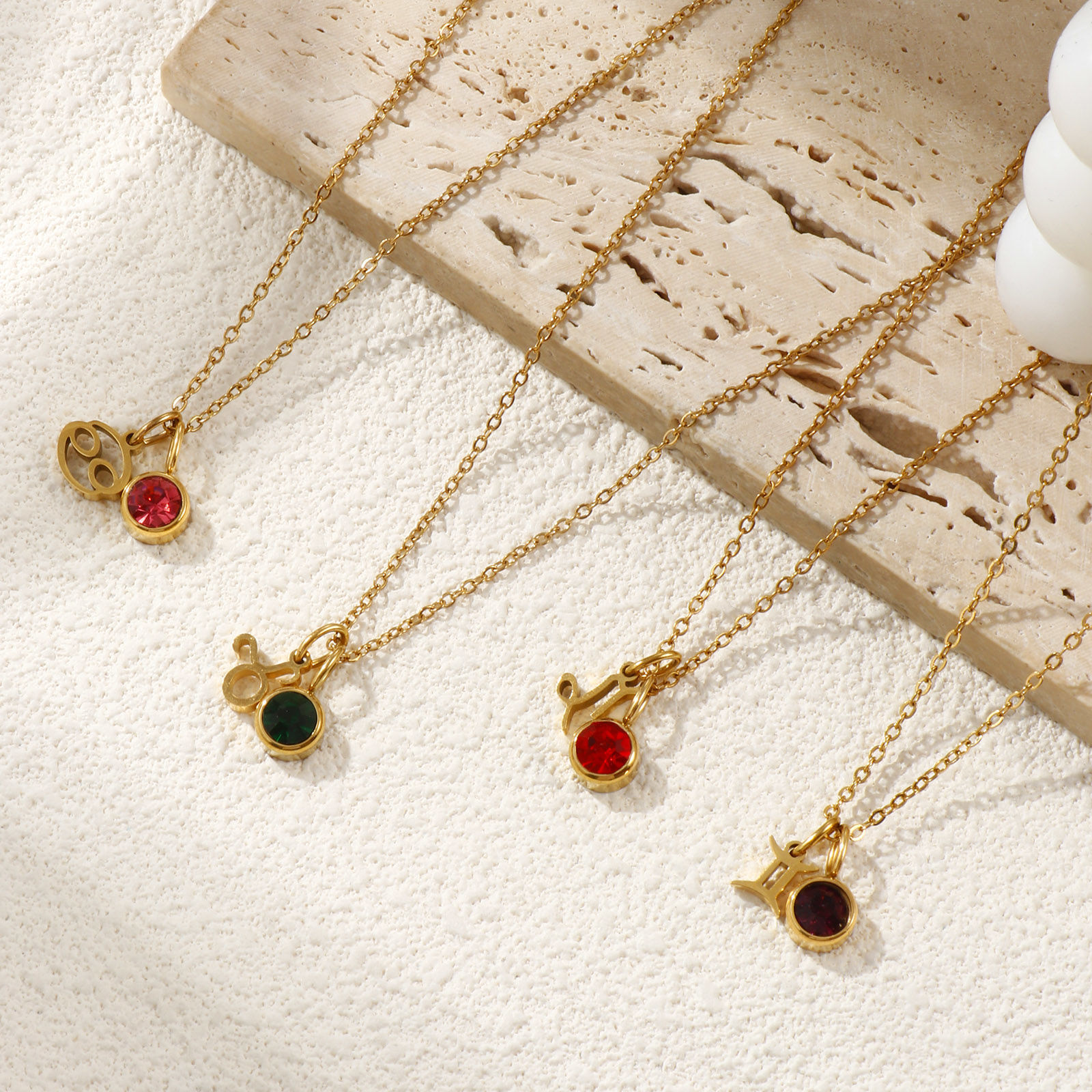 Изображение 18K настоящее золото с покрытием Кабельные Цепи Знак Зодиака Ожерелье с подвеской, 304 Из Нержавеющей Стали Горный Хрусталь 45см + 5см, Для женщин, Камень рождения Ретро подарок, Экологичное вакуумное PVD-покрытие, 1 ШТ