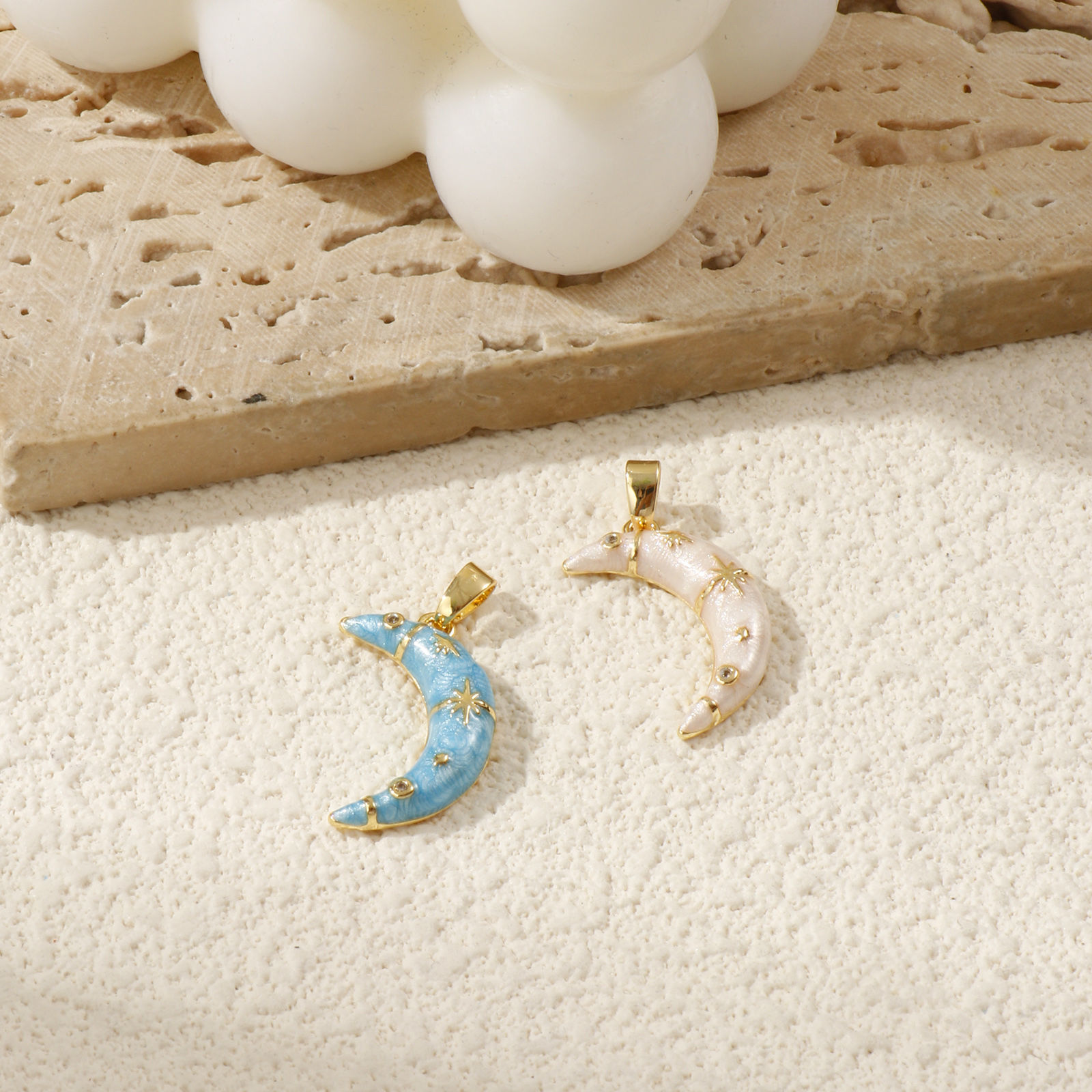 Bild von Umweltfreundlich Messing Galaxis Charm-Anhänger 18K Echtgold plattiert Emaille Halbmond Stern Perlmuttartig Klar Kubischer Zirkon 24mm x 12mm