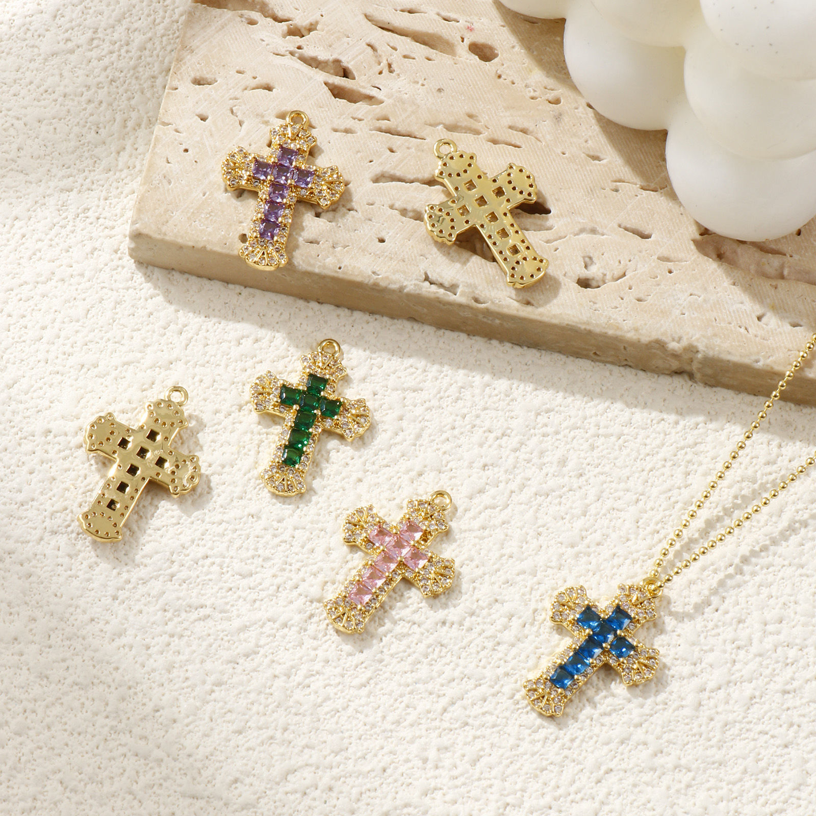 Imagen de 1 Unidad Latón (sin cadmio)+ Circón Artificial Religión Colgantes Chapado en Oro de 18K Cruz Micro Pave 23.5mm x 16mm