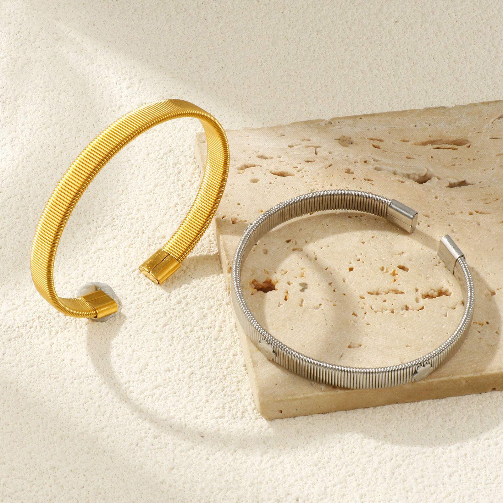 Изображение 1 ШТ Экологичный Минималистский Изысканный настоящее золото с покрытием 304 Нержавеющая Сталь С Полосами Полуоткрытый Браслет Для женщин подарок 19см длина