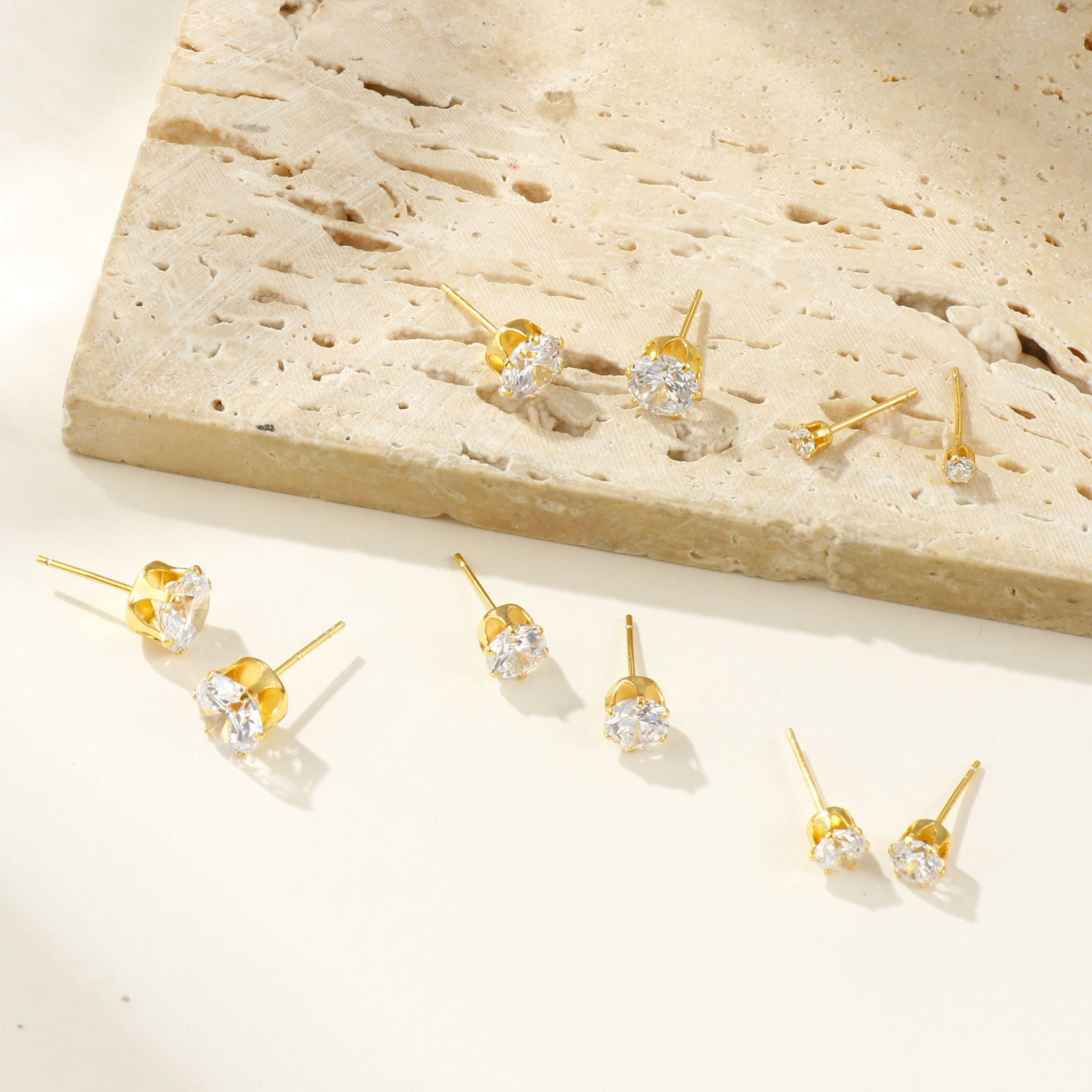 1 Pair Sterling Silver Exquisite Ear Post Stud Earrings Gold Plated Clear Cubic Zirconia With Stoppers Post/ Wire Size: 0.7mm(21 gauge) の画像