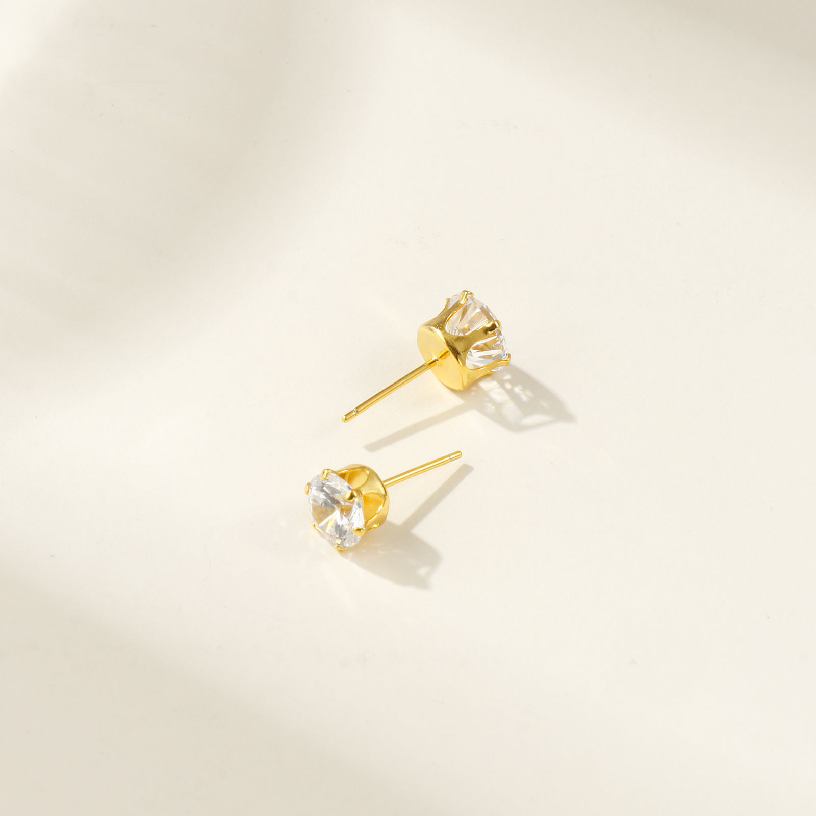 1 Pair Sterling Silver Exquisite Ear Post Stud Earrings Gold Plated Clear Cubic Zirconia With Stoppers Post/ Wire Size: 0.7mm(21 gauge) の画像