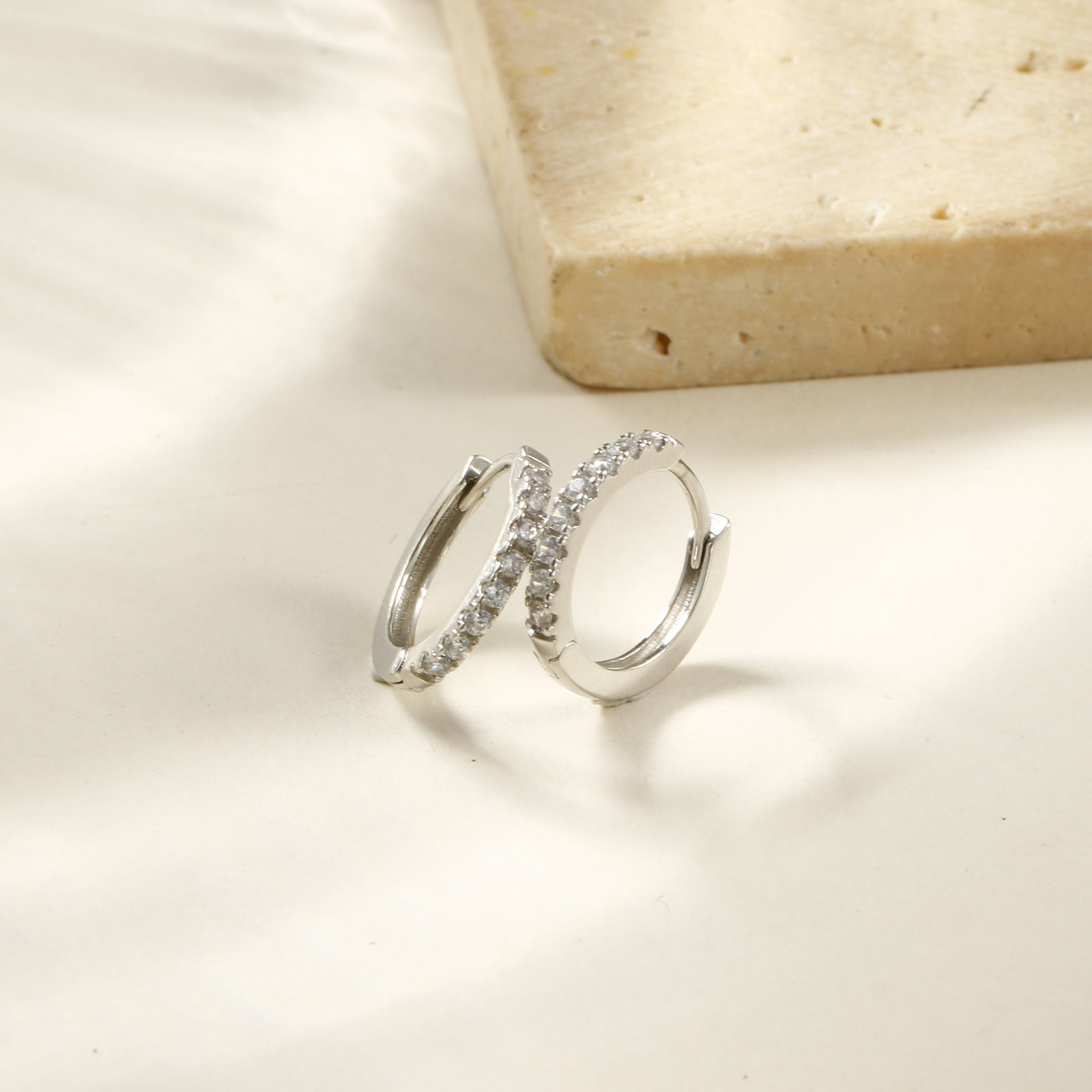 Изображение 1 Пара Чистое Серебро Изысканный Серьги-кольца Разноцветный Прозрачный Искусственный Циркон Бижутерия усыпанная мелким фианит