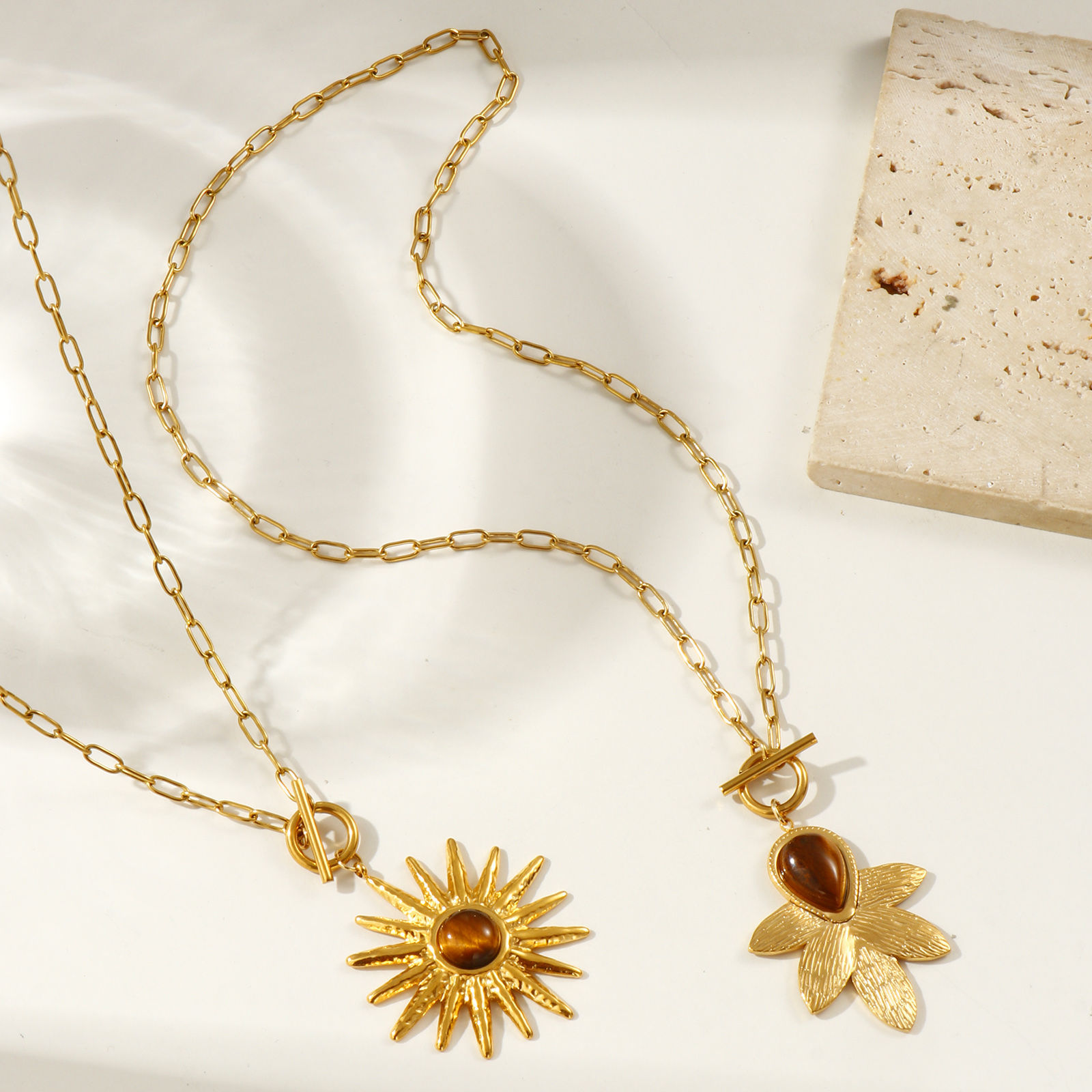 Bild von 18K Echtgold plattiert Büroklammerkette Anhänger Halskette, 304 Edelstahl & Halbedelstein 45cm, Für Frauen, Braun Stilvoll Süß Geschenk, Umweltfreundliche PVD-Vakuumbeschichtung