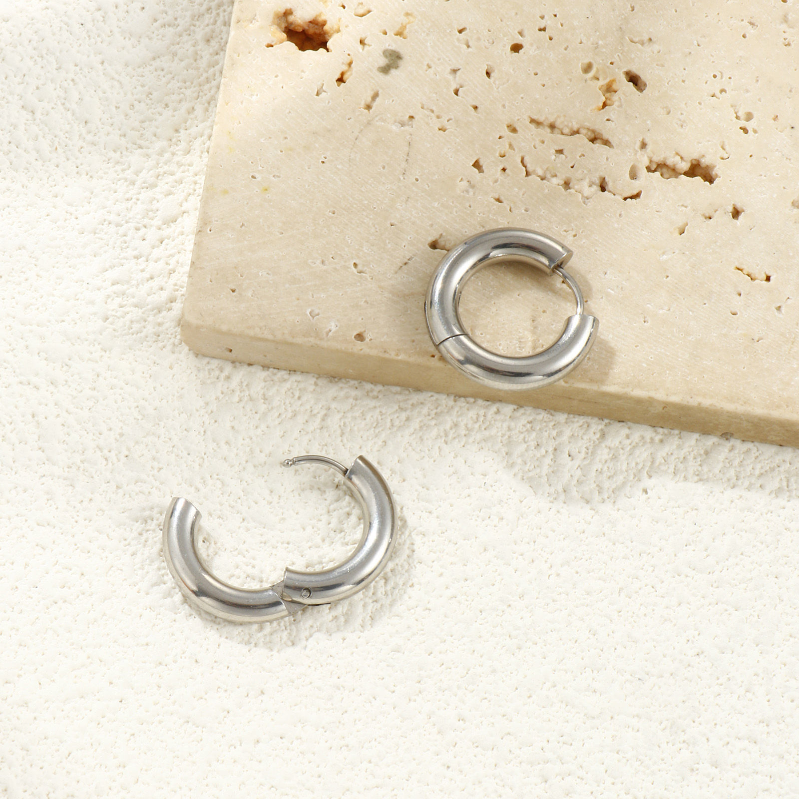 Picture of Wholesale Exquisite Minimalist Huggie Hoop Earrings, Round Multicolor 304 Stainless Steel, Unisex Eco-friendly Gift Jewelry Supply, 20mm Dia.