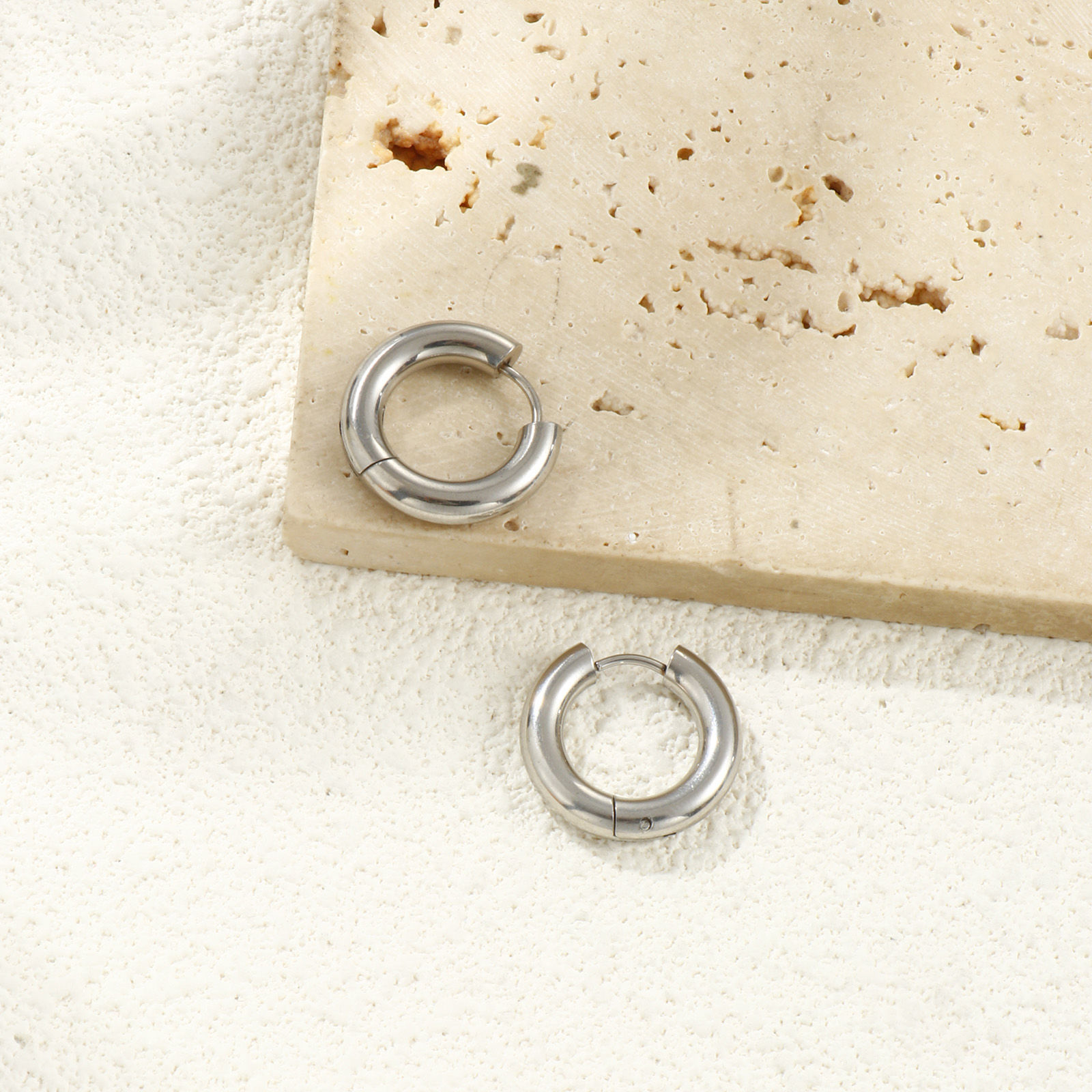 Picture of Wholesale Exquisite Minimalist Huggie Hoop Earrings, Round Multicolor 304 Stainless Steel, Unisex Eco-friendly Gift Jewelry Supply, 20mm Dia.