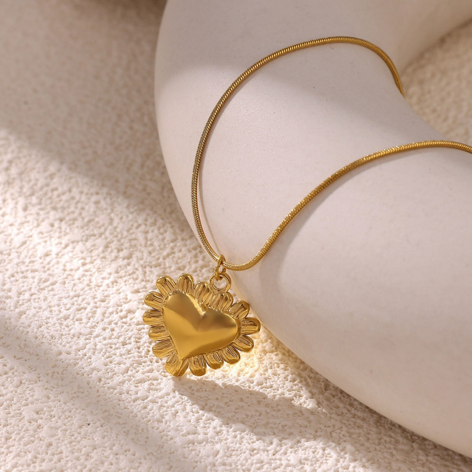 Изображение Multicolor Heart Pendant Charm Necklace, 304 Stainless Steel For Women, Valentine's Day Stylish Gift, Eco-friendly, 1 Piece