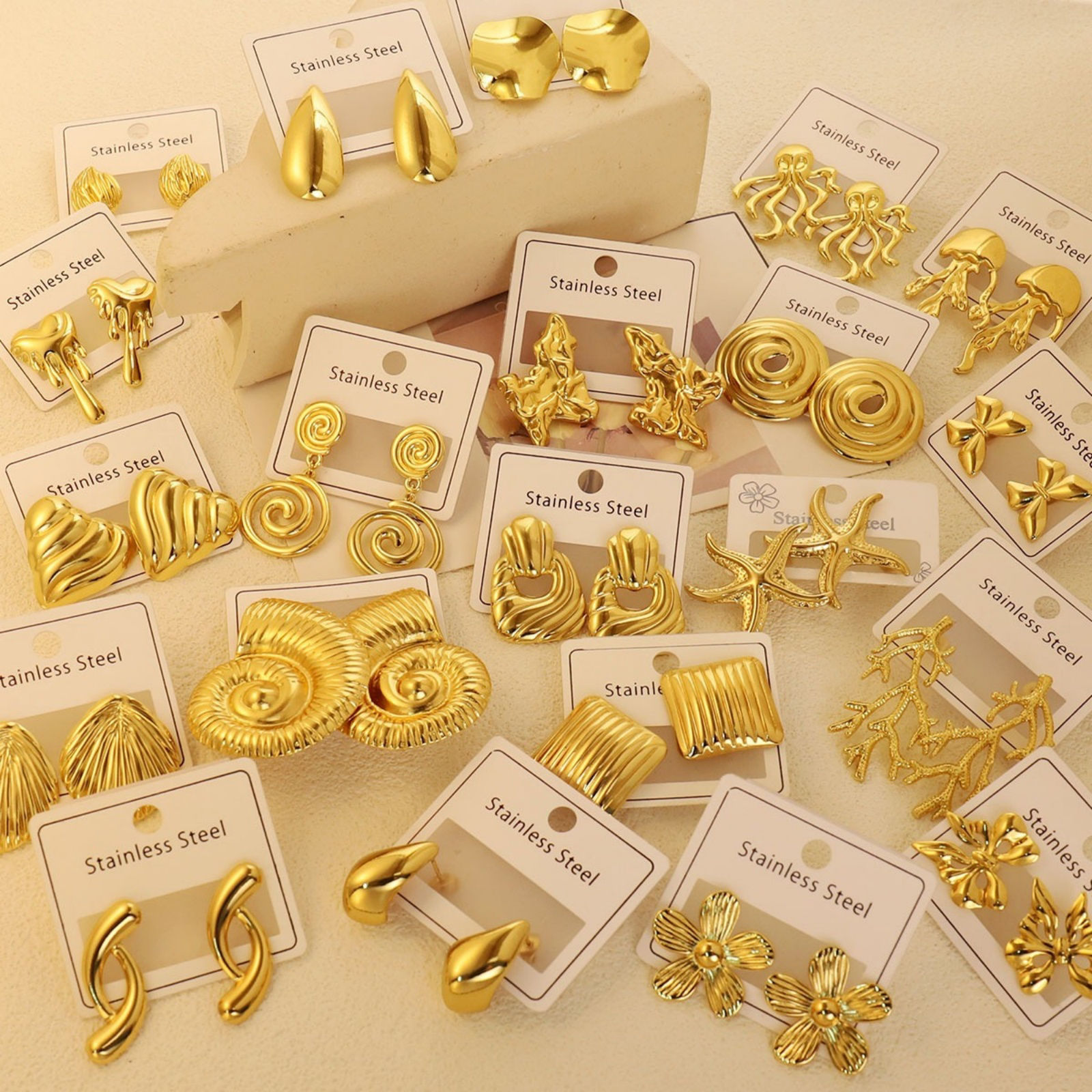 Picture of Wholesale Exquisite Stylish Ear Post Stud Earrings, Geometric 18K Gold Plated 304 Stainless Steel, Women's Eco-friendly Gift Jewelry Supply