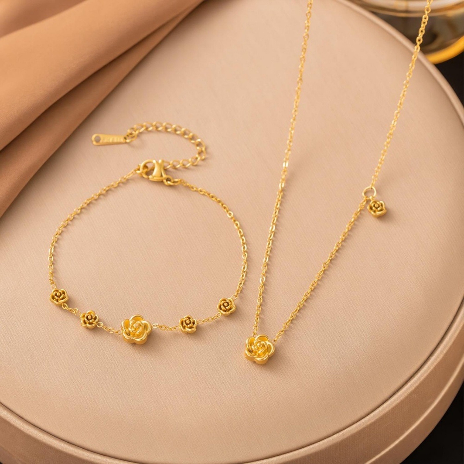 Imagen de Flor Collar & Pulsera Al Por Mayor, Chapado en Oro de 18K 304 Acero Inoxidable Mujeres Respetuoso del Medio Ambiente Exquisito Elegante Regalo Joyería Para Minorista, 1 Par