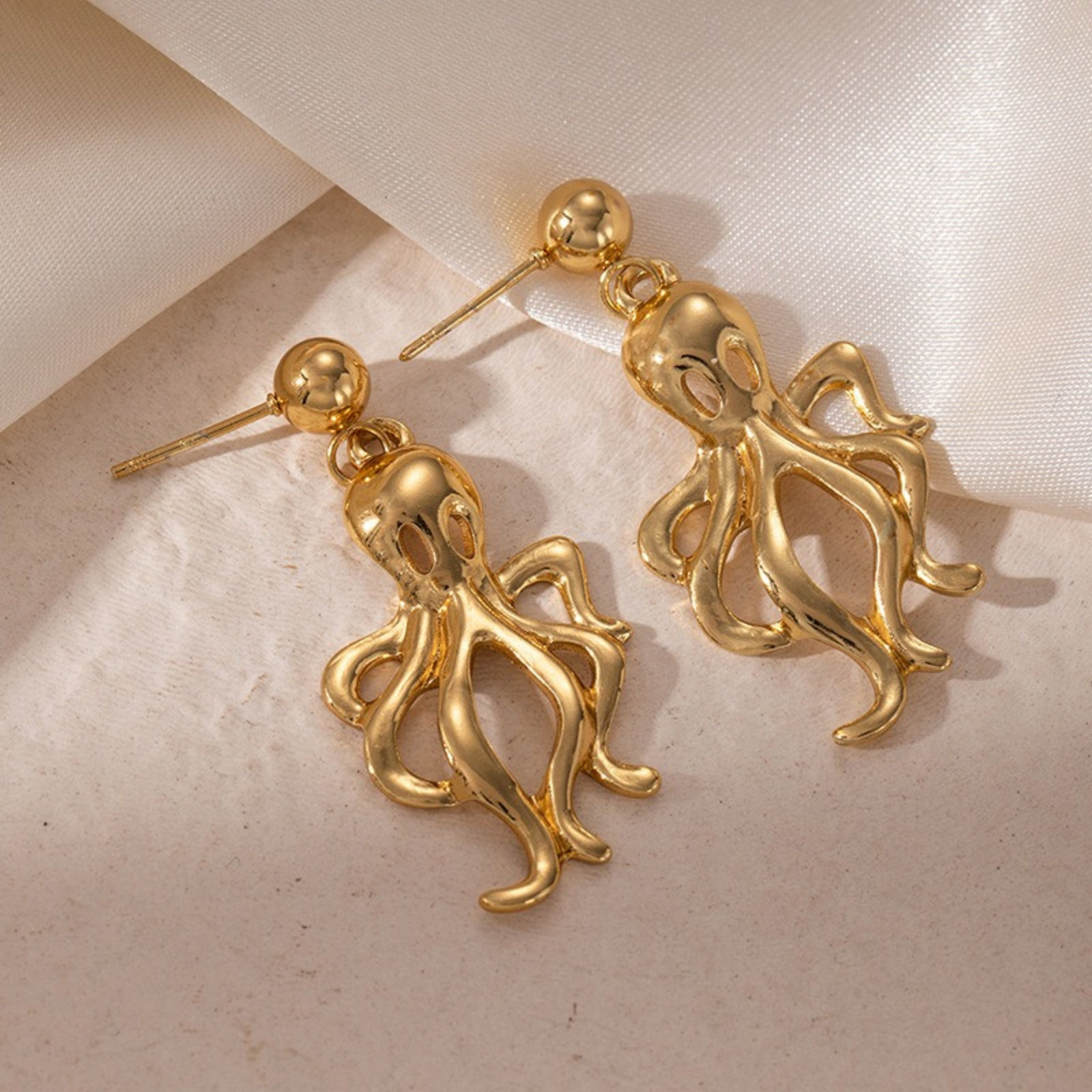 Picture of Wholesale Ocean Jewelry Stylish Ear Post Stud Earrings, 18K Gold Plated 201 Stainless Steel, Women's Eco-friendly Gift Jewelry Supply