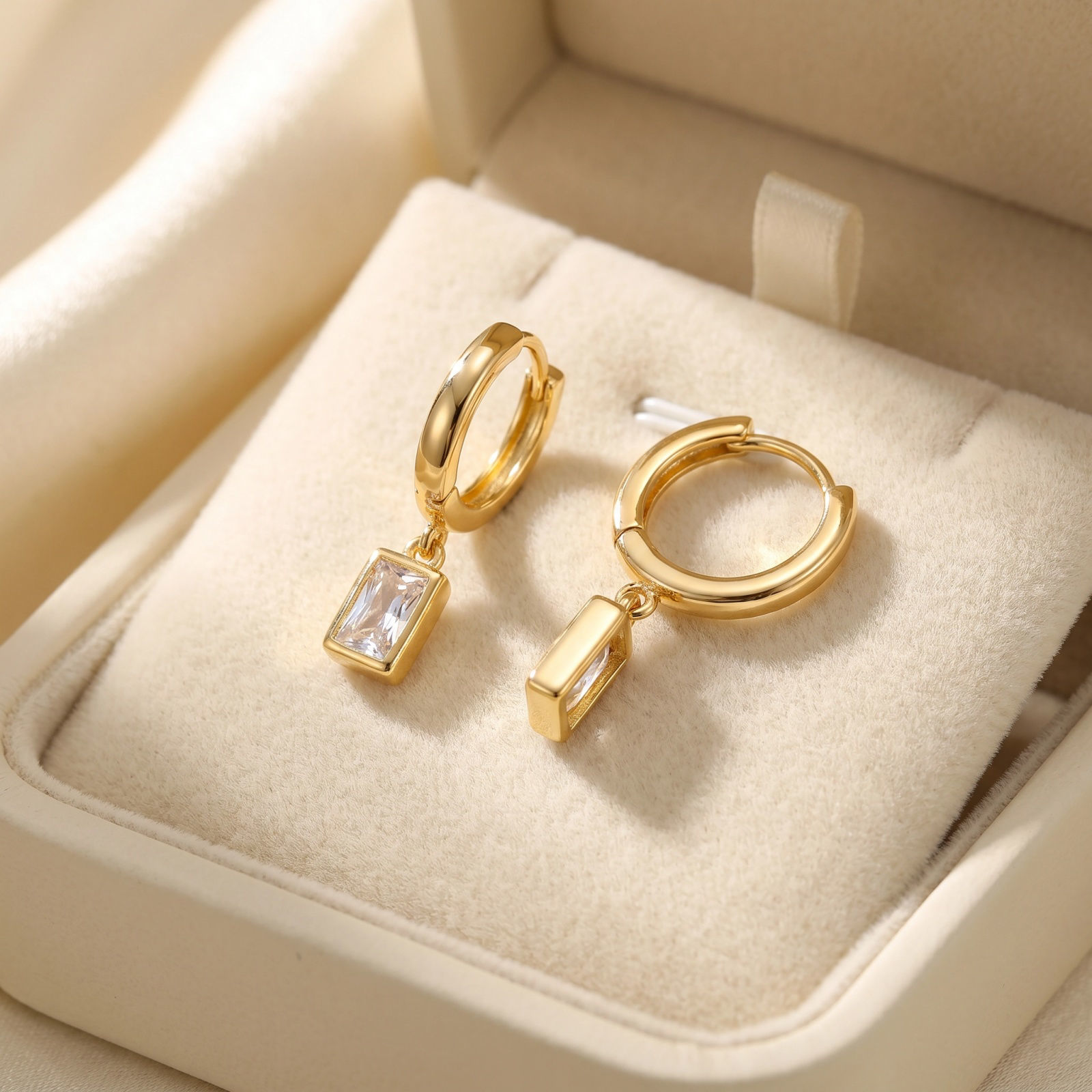 Picture of Wholesale Simple Stylish Huggie Hoop Earrings, Clear Cubic Zirconia 18K Real Gold Plated Brass, Women's Eco-friendly Gift Jewelry Supply, Post/ Wire Size: 0.8mm(20 gauge)