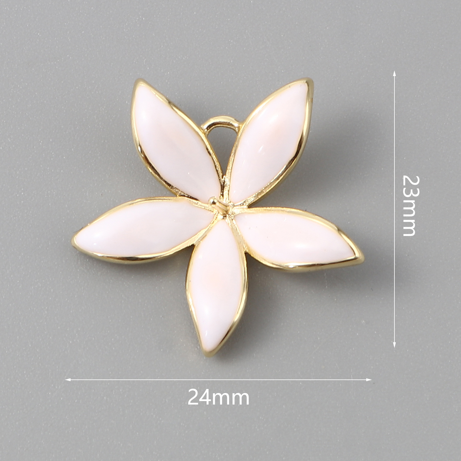 Image de 2 Pcs Bélière pour Perle en Laiton Plaqué Or Véritable 18K Blanc Fleur Émail 24mm x 23mm, Épaisseur d'Aiguille: 0.9mm
