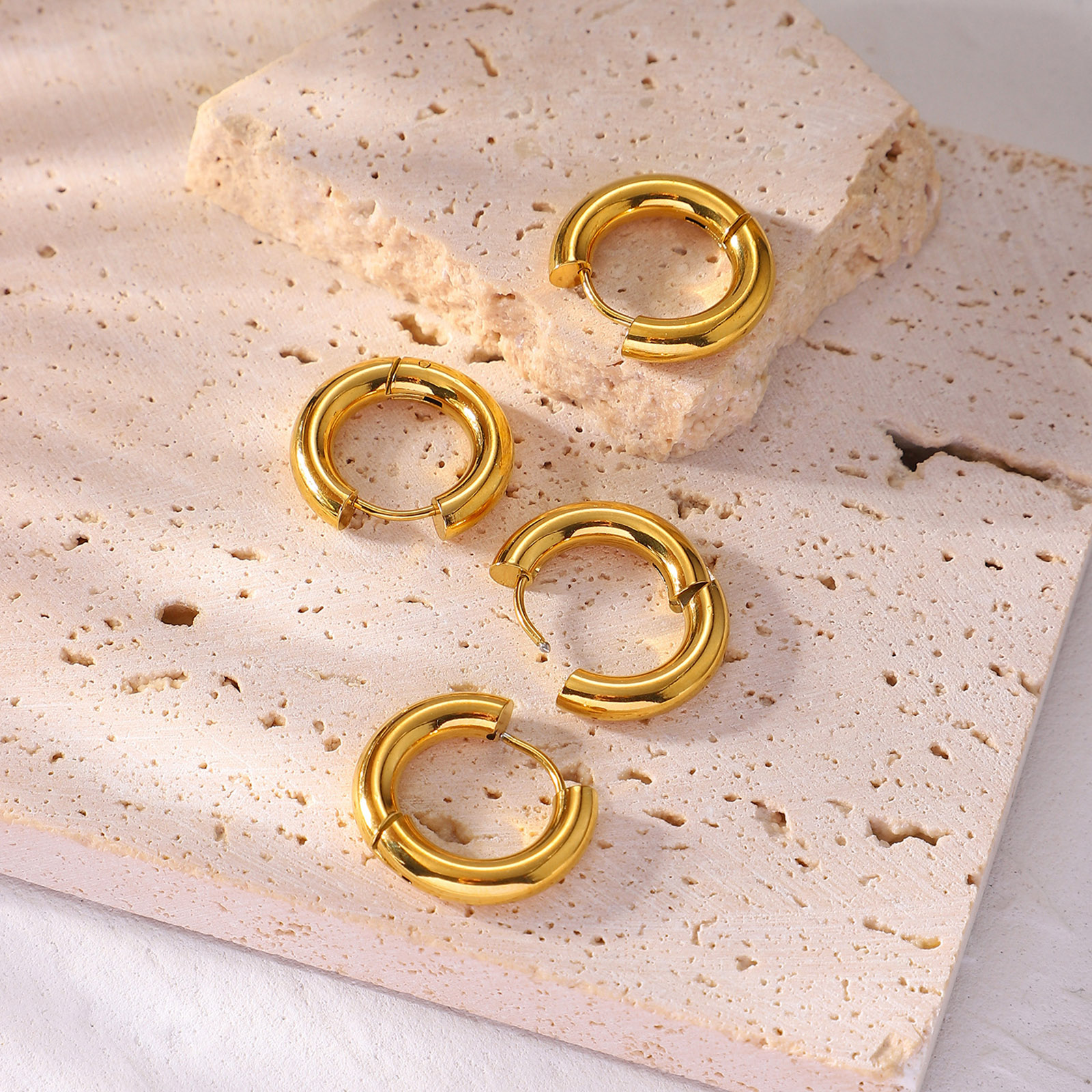 Picture of 1 Pair Vacuum Plating Simple & Casual Stylish 18K Gold Plated 304 Stainless Steel Circle Ring Hoop Earrings For Women Party 18.9mm x 12mm
