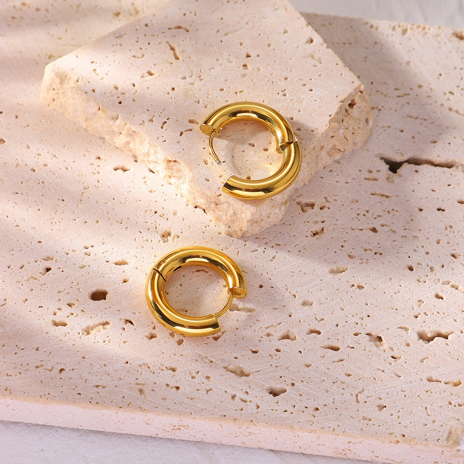 Picture of 1 Pair Vacuum Plating Simple & Casual Stylish 18K Gold Plated 304 Stainless Steel Circle Ring Hoop Earrings For Women Party 18.9mm x 12mm