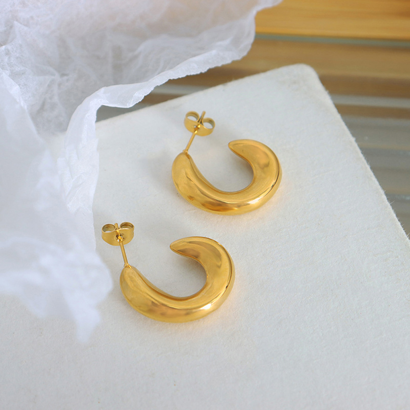 Image de 1 Paire Boucles d'Oreilles Créoles Élégant en 304 Acier Inoxydable Simple & Décontracté Forme de C Vague Plaqué Or Véritable 18K Pour Femmes 2.2cm x 1.7cm