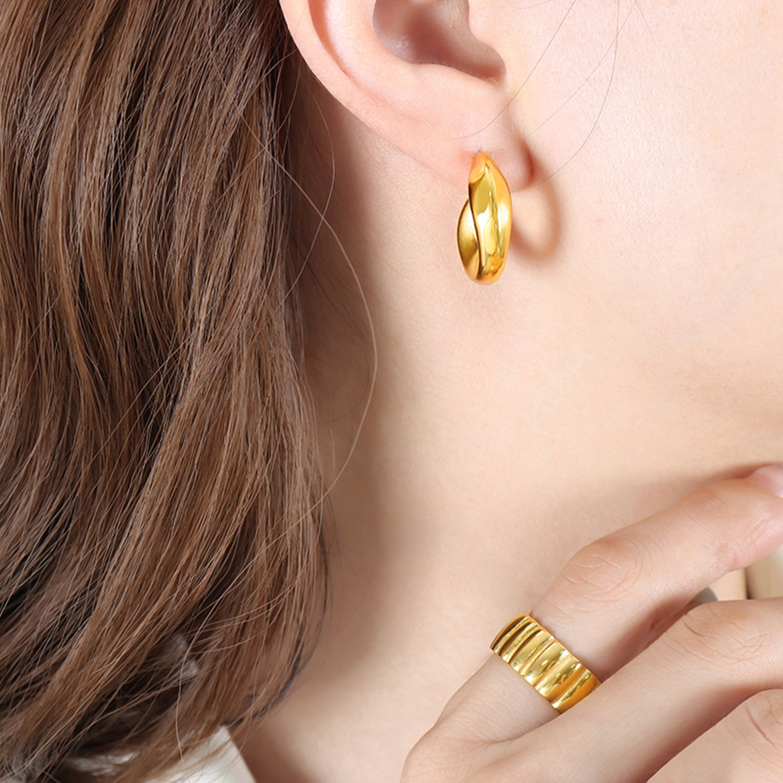 Image de 1 Paire Boucles d'Oreilles Créoles Élégant en 304 Acier Inoxydable Simple & Décontracté Forme de C Vague Plaqué Or Véritable 18K Pour Femmes 2.2cm x 1.7cm