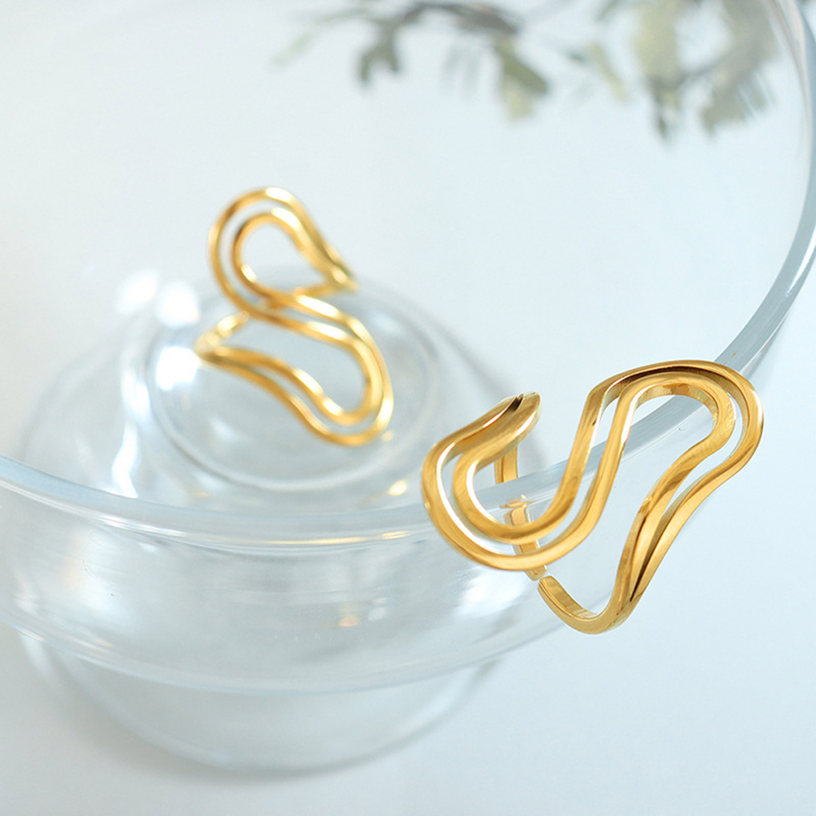 Image de 1 Pièce Placage sous Vide Simple & Décontracté Bagues Ouvert Ajoustable Élégant en 304 Acier Inoxydable Plaqué Or Véritable 18K Forme de S Motifs ligne Unisexe 2.9cm x 1.7cm