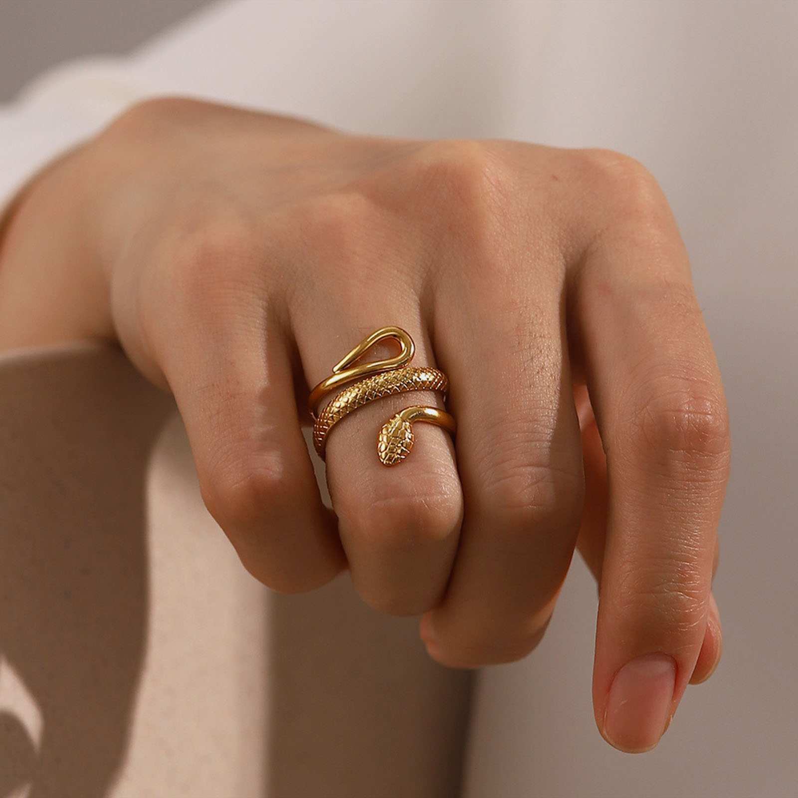 Immagine di 1 Pz Placcatura Sottovuoto Retrò Elegante 18K Vero Oro Placcato 304 Acciaio Inossidabile Aperto Serpente Struttura Anello Per Donne 17mm (taglia di US: 6.5)
