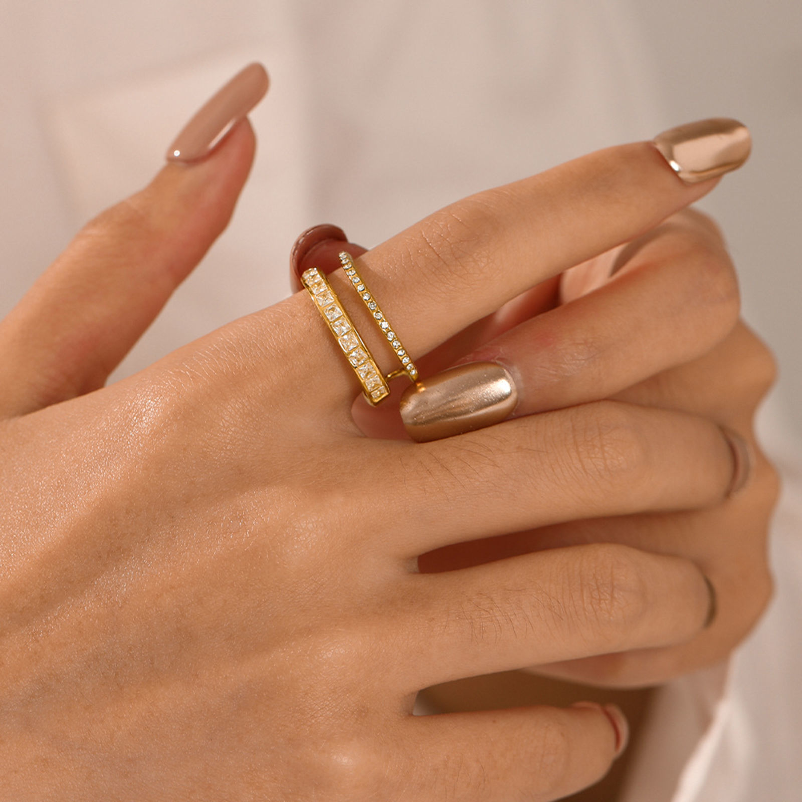 Immagine di 1 Pz Placcatura Sottovuoto Squisito Elegante 18K Vero Oro Placcato 304 Acciaio Inossidabile & Zircone Cubico Aperto Regolabile Anello Per Donne Anniversario 18mm (taglia di US: 7.75)
