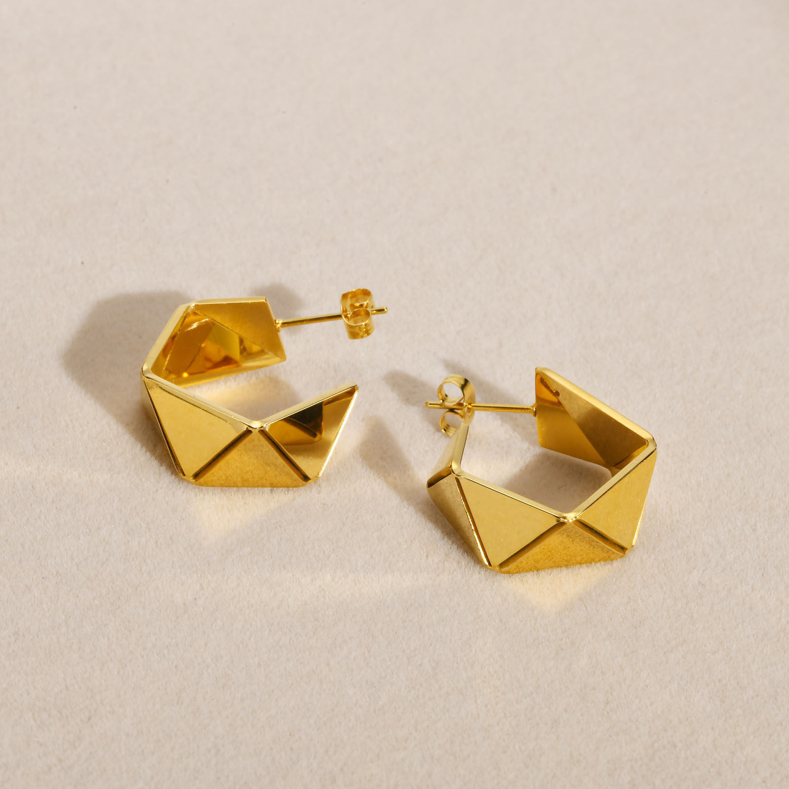 Picture of Eco-friendly Vacuum Plating Stylish Simple 18K Gold Plated 304 Stainless Steel Irregular Hoop Earrings For Women Party 21mm x 9mm, 1 Pair