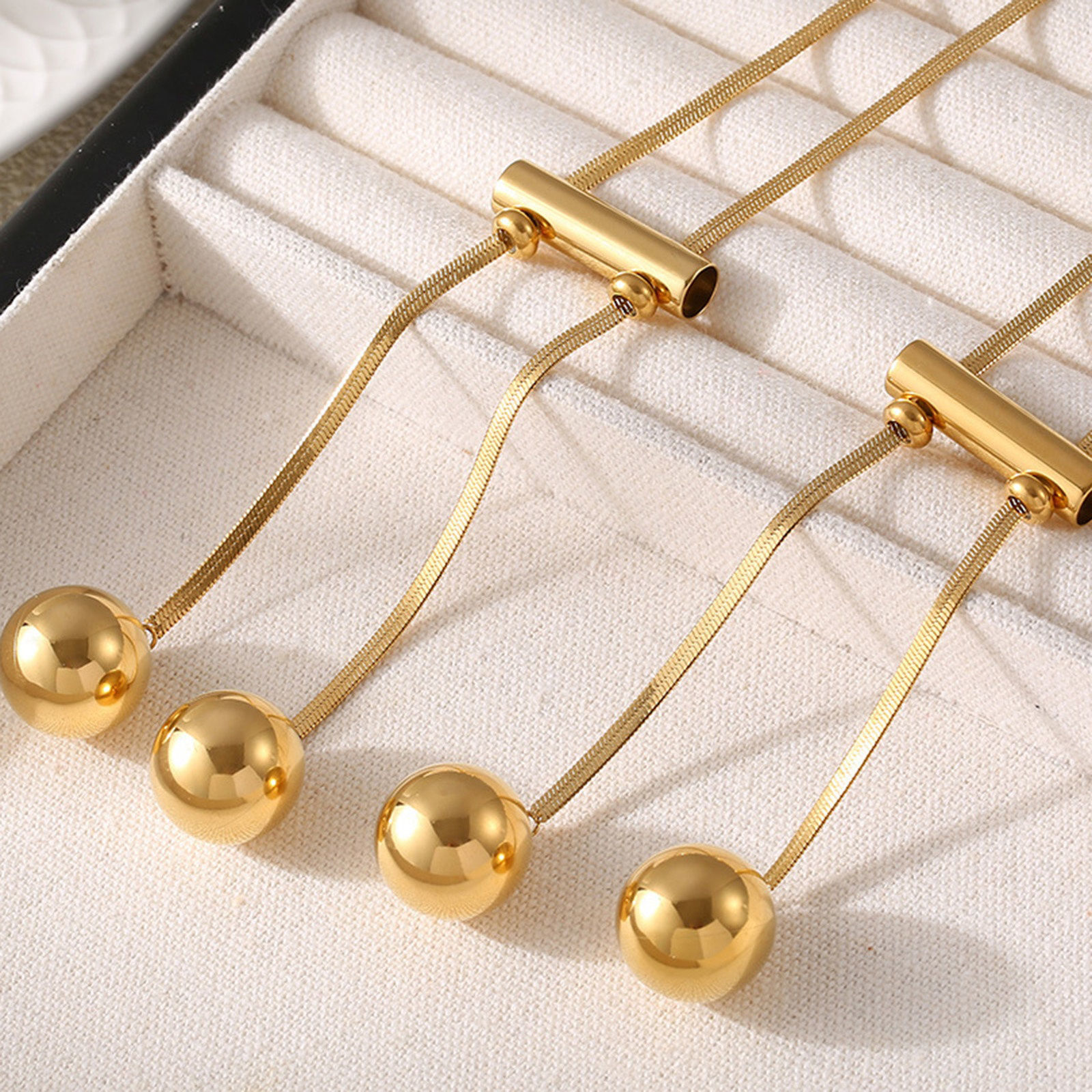 Immagine di 1 Pz Placcatura Sotto Vuoto PVD Ecologica Elegante Semplice 18K Vero Oro Placcato Acciaio Inossidabile Catena di Serpente Piatta Palla Collana Lunga Adatto Maglia Per Donne
