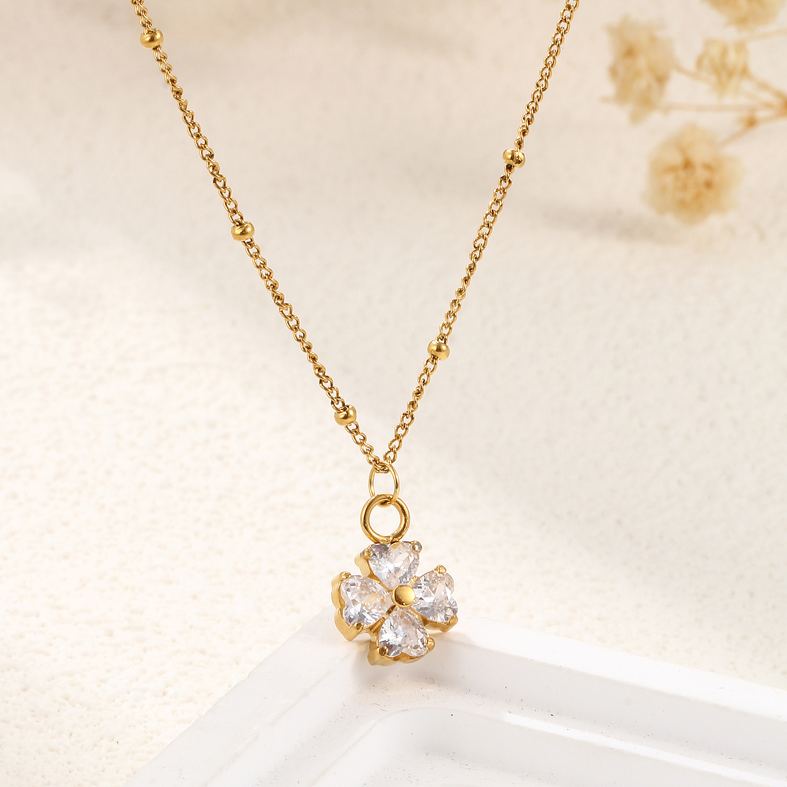 Image de 1 Pièce Collier à Pendentif Chaîne Maille Cheval Élégant en 304 Acier Inoxydable & Zircon Revêtement sous Vide PVD Respectueux de l'Environnement Exquis Plaqué Or Véritable 18K Transparent Trèfle à Quatre Feuilles Pour Femmes Cadeau 45cm + 5cm long