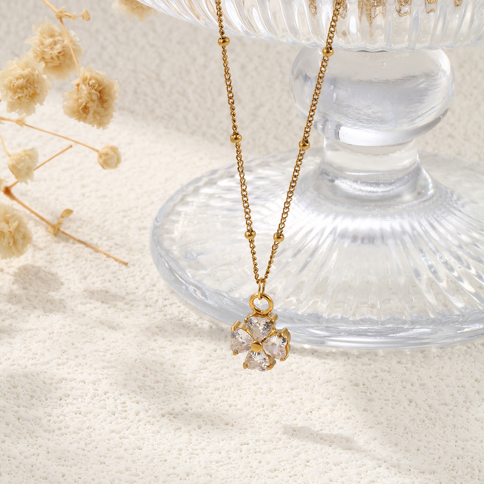 Image de 1 Pièce Collier à Pendentif Chaîne Maille Cheval Élégant en 304 Acier Inoxydable & Zircon Revêtement sous Vide PVD Respectueux de l'Environnement Exquis Plaqué Or Véritable 18K Transparent Trèfle à Quatre Feuilles Pour Femmes Cadeau 45cm + 5cm long