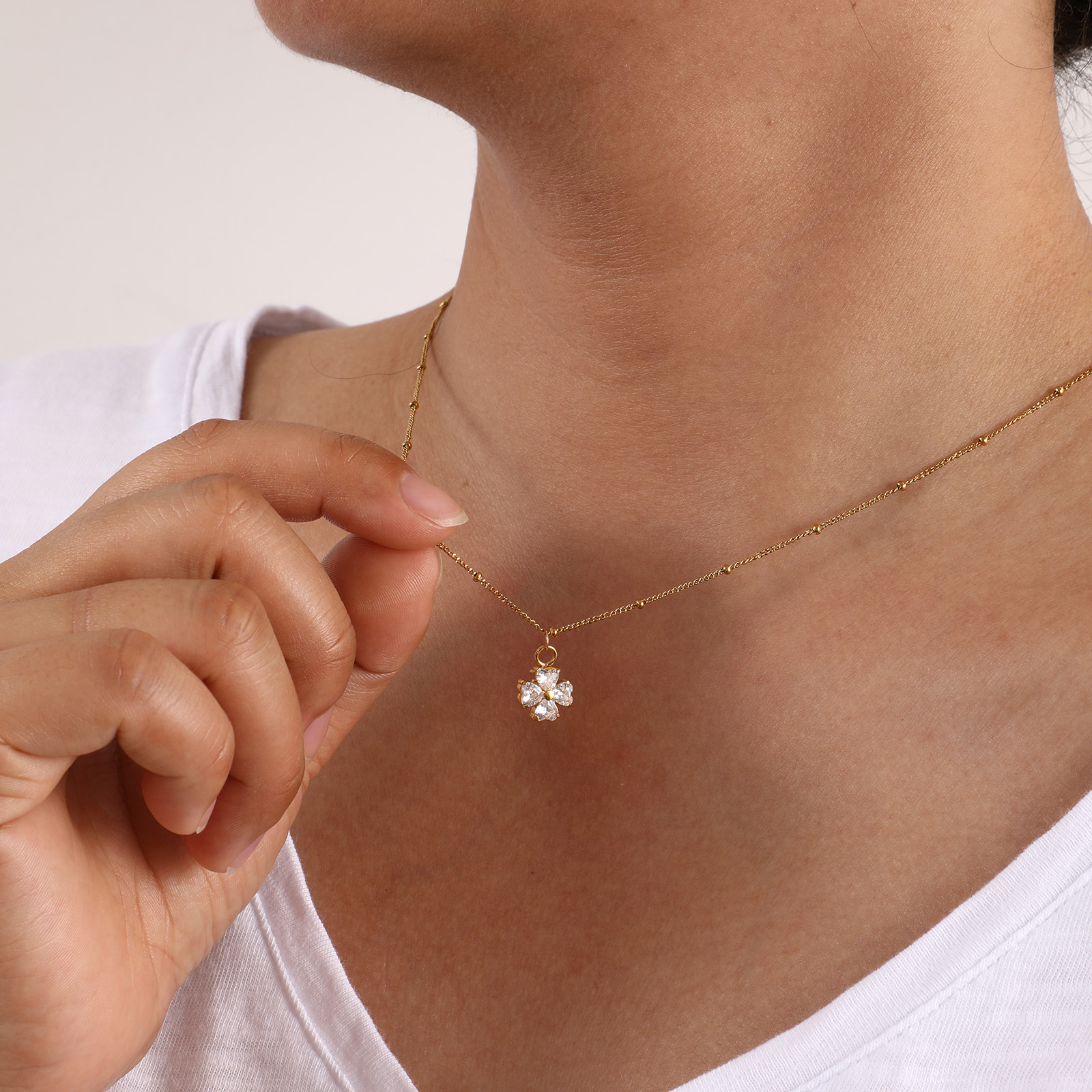 Image de 1 Pièce Collier à Pendentif Chaîne Maille Cheval Élégant en 304 Acier Inoxydable & Zircon Revêtement sous Vide PVD Respectueux de l'Environnement Exquis Plaqué Or Véritable 18K Transparent Trèfle à Quatre Feuilles Pour Femmes Cadeau 45cm + 5cm long