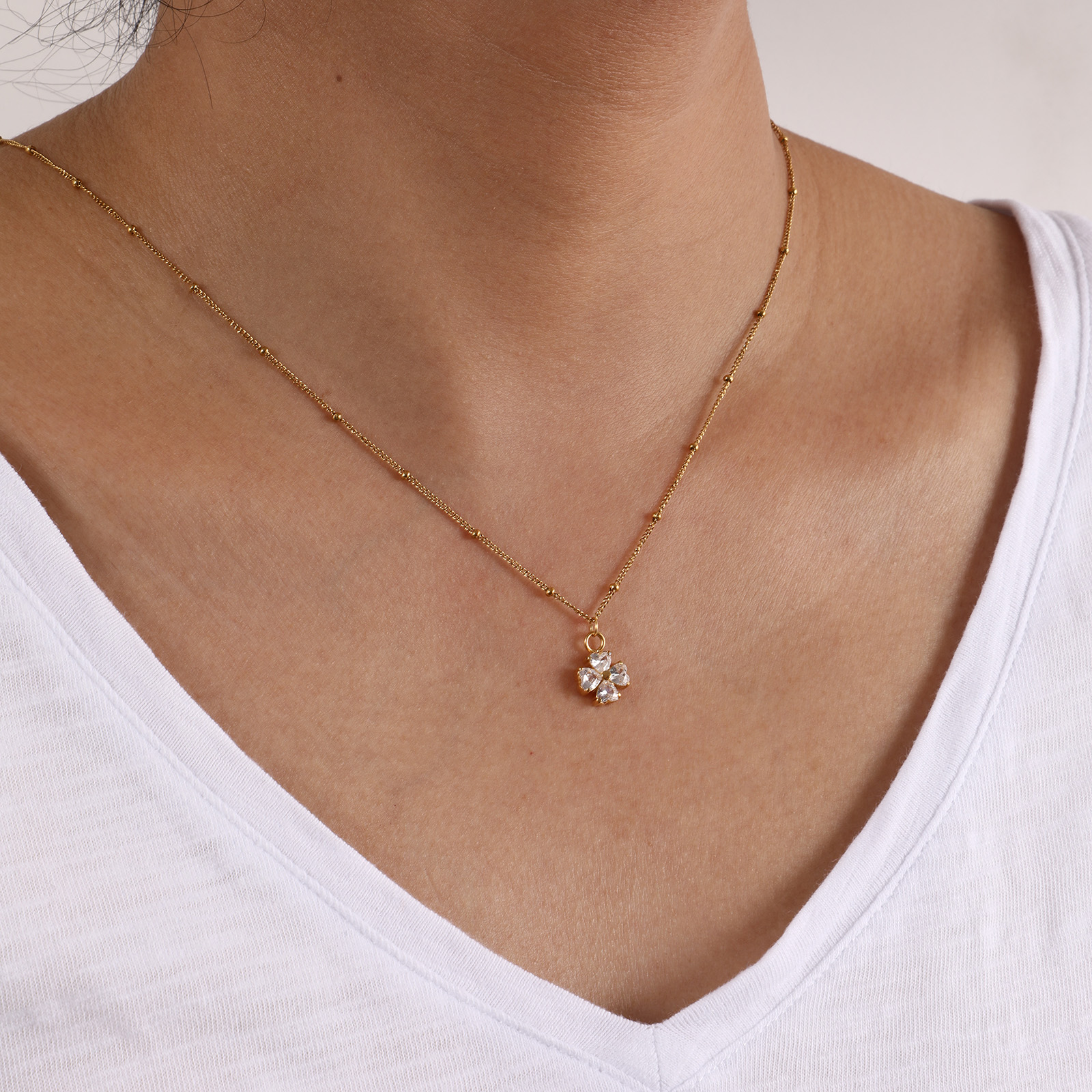 Image de 1 Pièce Collier à Pendentif Chaîne Maille Cheval Élégant en 304 Acier Inoxydable & Zircon Revêtement sous Vide PVD Respectueux de l'Environnement Exquis Plaqué Or Véritable 18K Transparent Trèfle à Quatre Feuilles Pour Femmes Cadeau 45cm + 5cm long