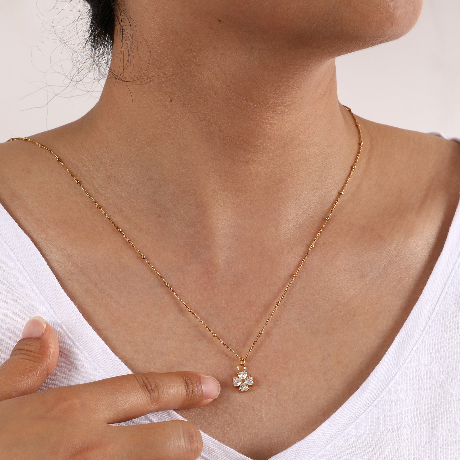 Image de 1 Pièce Collier à Pendentif Chaîne Maille Cheval Élégant en 304 Acier Inoxydable & Zircon Revêtement sous Vide PVD Respectueux de l'Environnement Exquis Plaqué Or Véritable 18K Transparent Trèfle à Quatre Feuilles Pour Femmes Cadeau 45cm + 5cm long