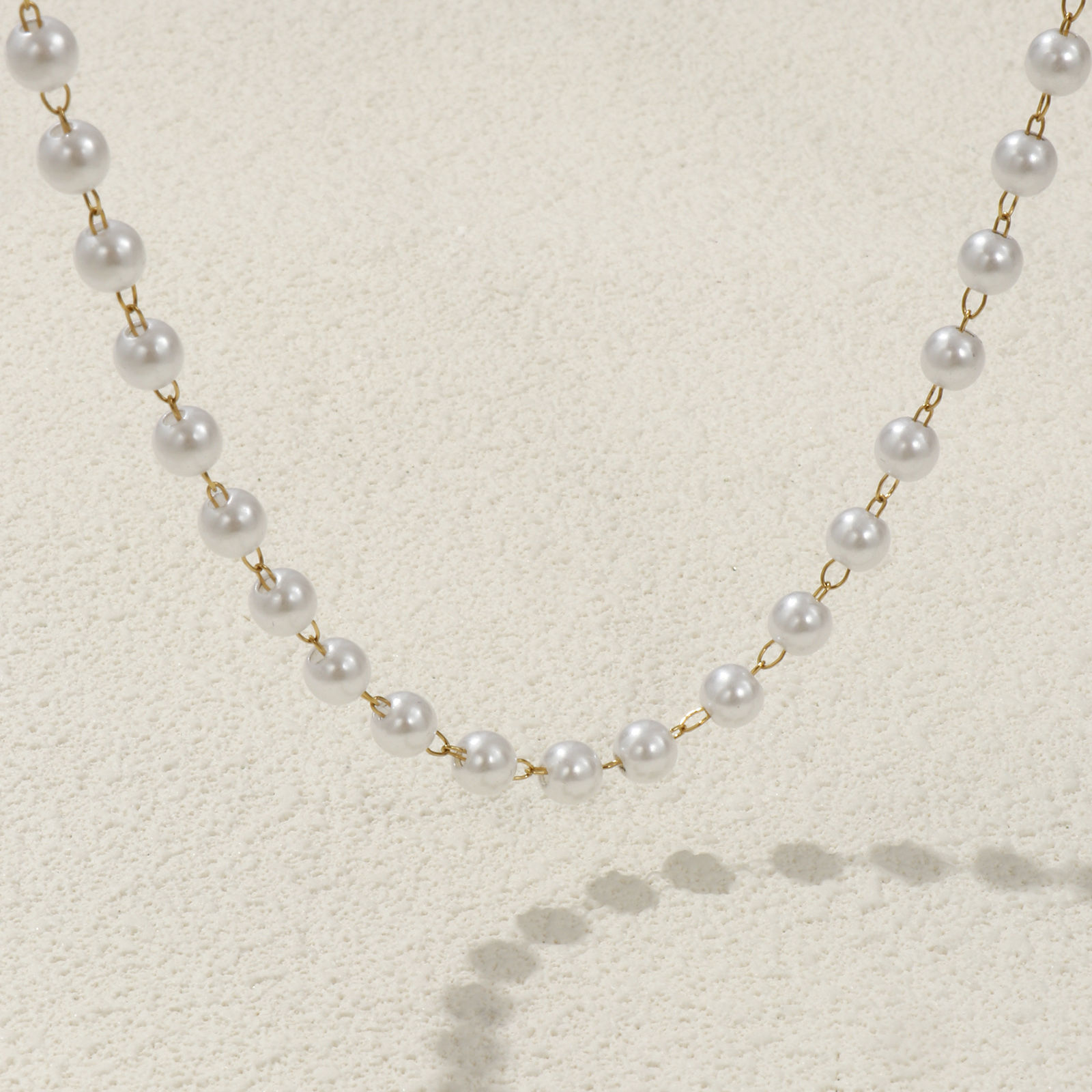 Bild von 1 Strang 18K Echtgold plattiert Kugelkette Kette Perlenkette, 304 Edelstahl 45cm, Kettengröße: 6mm, Für Frauen, Weiß Acryl Imitat Perle, Stilvoll Geschenk, Umweltfreundliche PVD-Vakuumbeschichtung