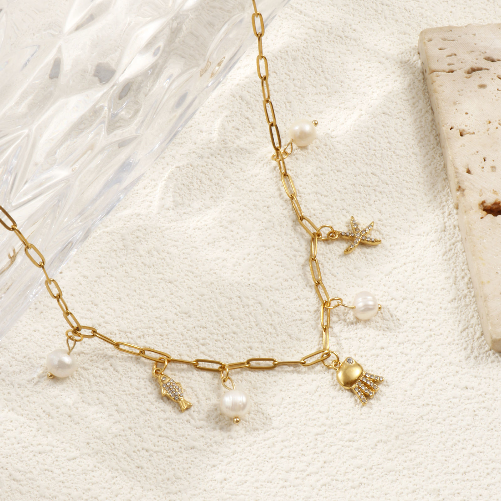 Изображение 18K настоящее золото с покрытием Цепочка зажимов Осьминог Ожерелье с подвеской, Нержавеющая сталь 304 и натуральный жемчуг 42см + 5см, Для женщин, Прозрачный Искусственный Циркон Белый Морские Украшения Стильный подарок, Экологичное вакуумное PVD-покрытие, 1 ШТ