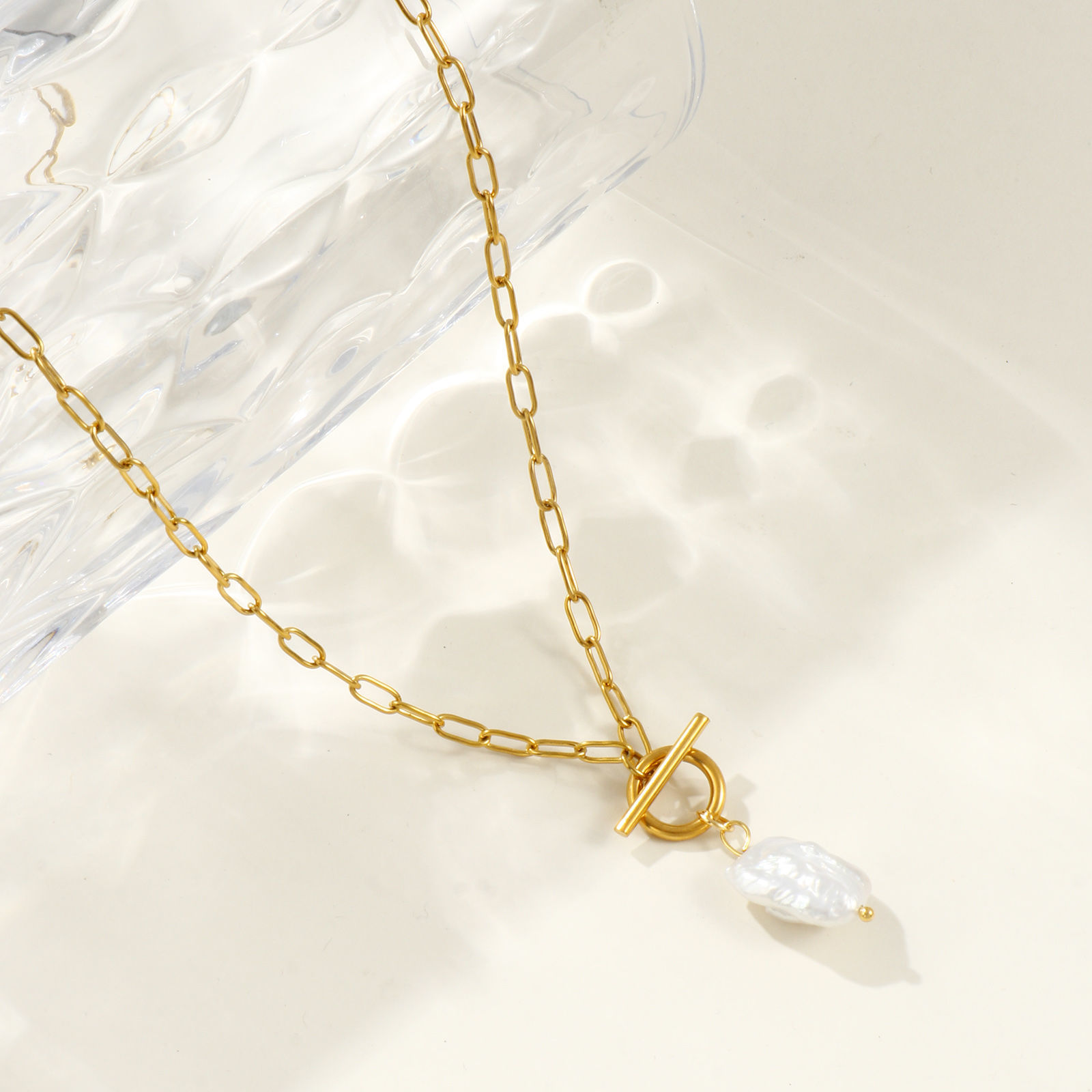 Изображение 18K настоящее золото с покрытием Цепочка зажимов Прямоугольник Ожерелье с подвеской, Нержавеющая сталь 304 и натуральный жемчуг 45см, Для женщин, Белый Барокко Элегантный подарок, Экологичное вакуумное PVD-покрытие, 1 ШТ