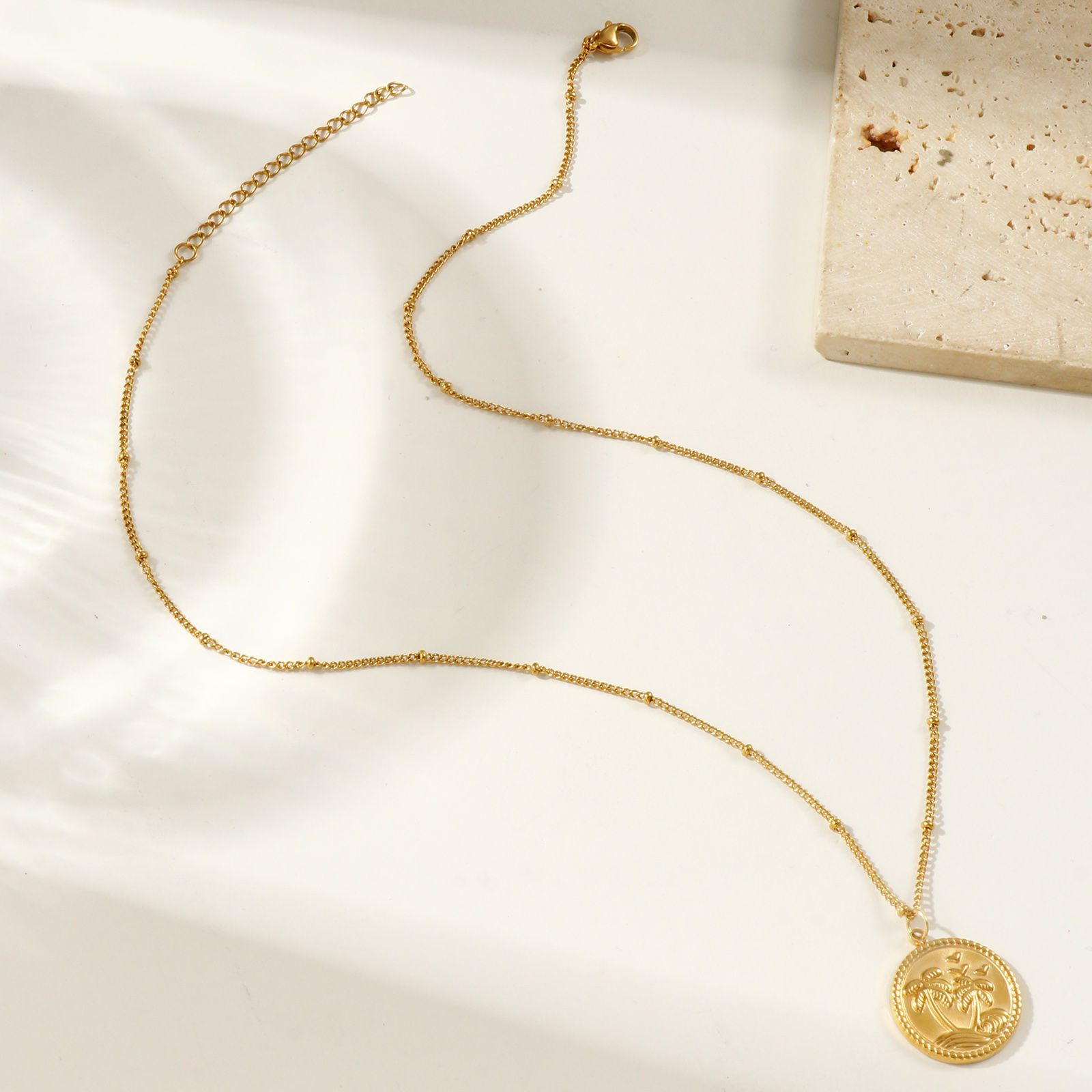 Bild von 18K Echtgold plattiert Panzerkette Kette Rund Scheibe Anhänger Halskette, 304 Edelstahl 45cm + 5cm, Für Frauen, Kokospalme Ozean Schmuck Stilvoll Geschenk, Umweltfreundliche PVD-Vakuumbeschichtung wasserdicht anlaufgeschützt hypoallergen , 1 Strang