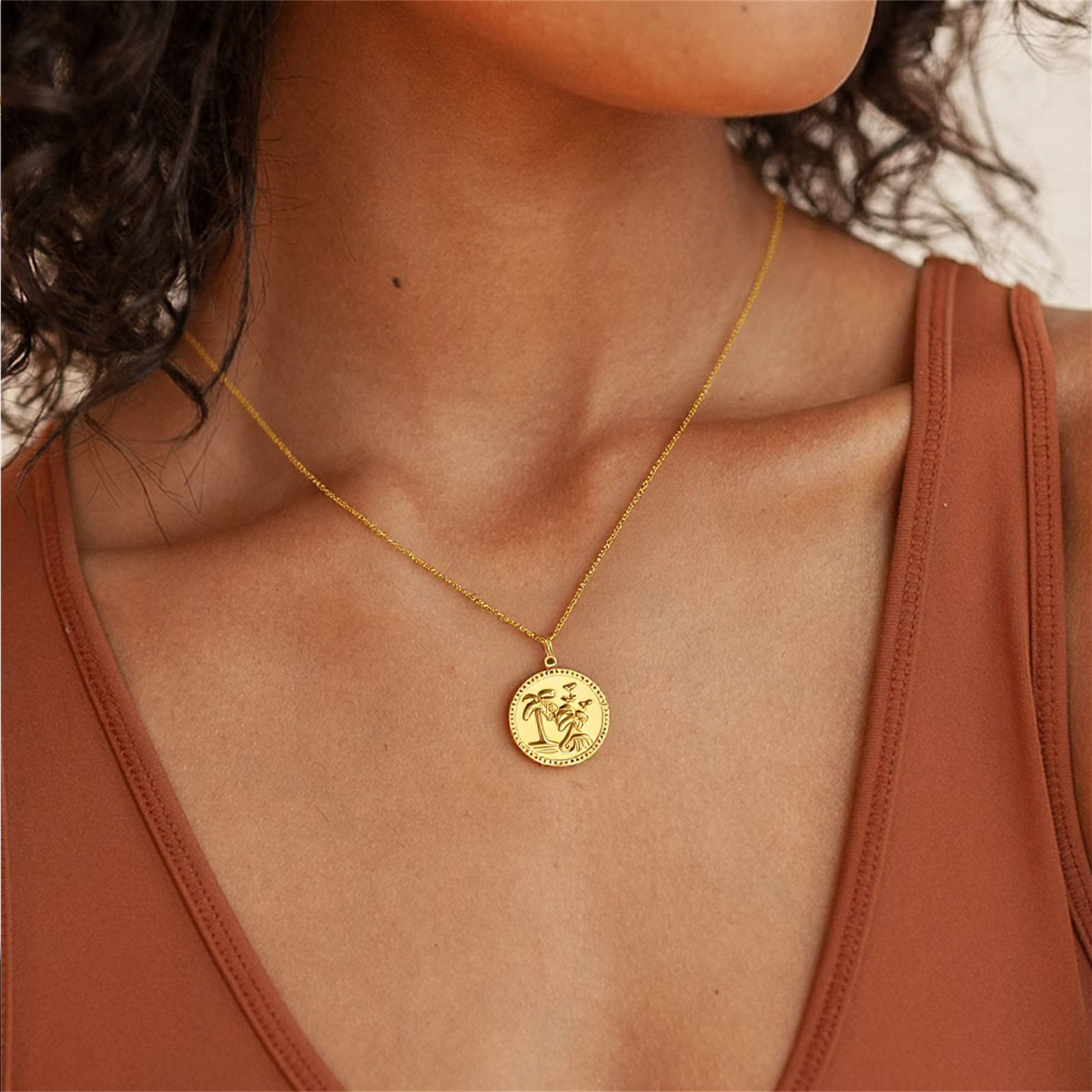 Bild von 18K Echtgold plattiert Panzerkette Kette Rund Scheibe Anhänger Halskette, 304 Edelstahl 45cm + 5cm, Für Frauen, Kokospalme Ozean Schmuck Stilvoll Geschenk, Umweltfreundliche PVD-Vakuumbeschichtung wasserdicht anlaufgeschützt hypoallergen , 1 Strang