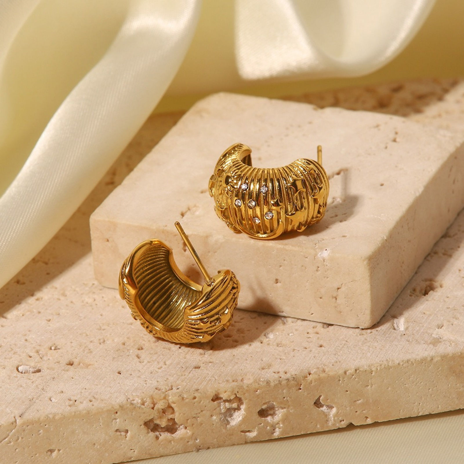 Image de 1 Pair Vacuum Plating Stylish Galaxy 18K Gold Plated 304 Stainless Steel & Cubic Zirconia Half Moon Ear Post Stud Earrings For Women Gift 2cm x 1.1cm