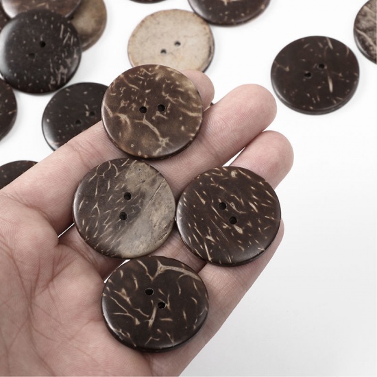 ココナッツの殻 縫製 ボタン 2つ穴 円形 ブラウン 3cm 直径、 30 個 の画像