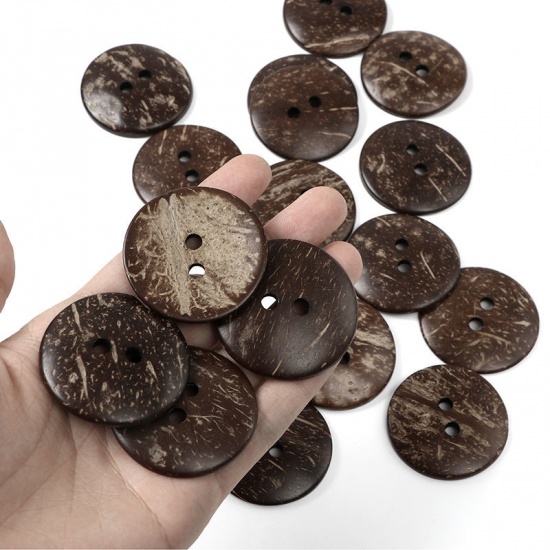 ココナッツの殻 縫製 ボタン 2つ穴 円形 ブラウン 4.4cm 直径、 20 個 の画像