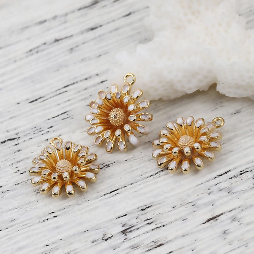 Image de Breloques en Laiton Marguerite Plaqué Or Véritable Blanc Email 14mm x 12mm, 2 Pcs