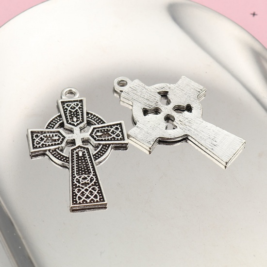 Bild von Zinklegierung Keltischer Knoten Anhänger Kreuz Antiksilber Geschnitzte Muster 40mm x 26mm, 10 Stück