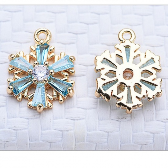 Imagen de 2 Unidades Latón & Vidrio Colgantes Copo de nieve Navidad 18K Oro Real Chapado Azul Claro Circón Artificial 13mm x 10mm