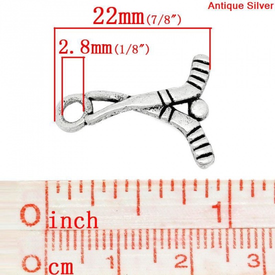 亜鉛合金 スポーツ ペンダント アイスホッケー用スティック 銀古美 / 22mm x 16mm、 50 個 の画像