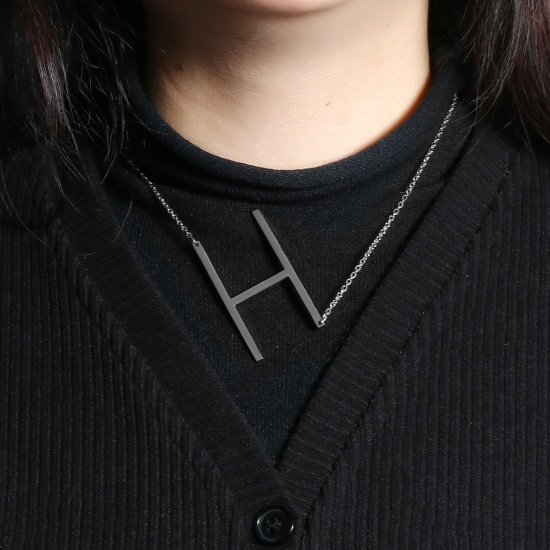 Immagine di Lettera Maiuscola Messaggio " H " Collana con Ciondolo All'Ingrosso, Tono Argento 304 Acciaio Inossidabile Catena a Cavo, Donne Ecologico Elegante Squisito Regalo Gioielli Per Rivenditore, 42cm-41cm Lunghezza, 1 Pz